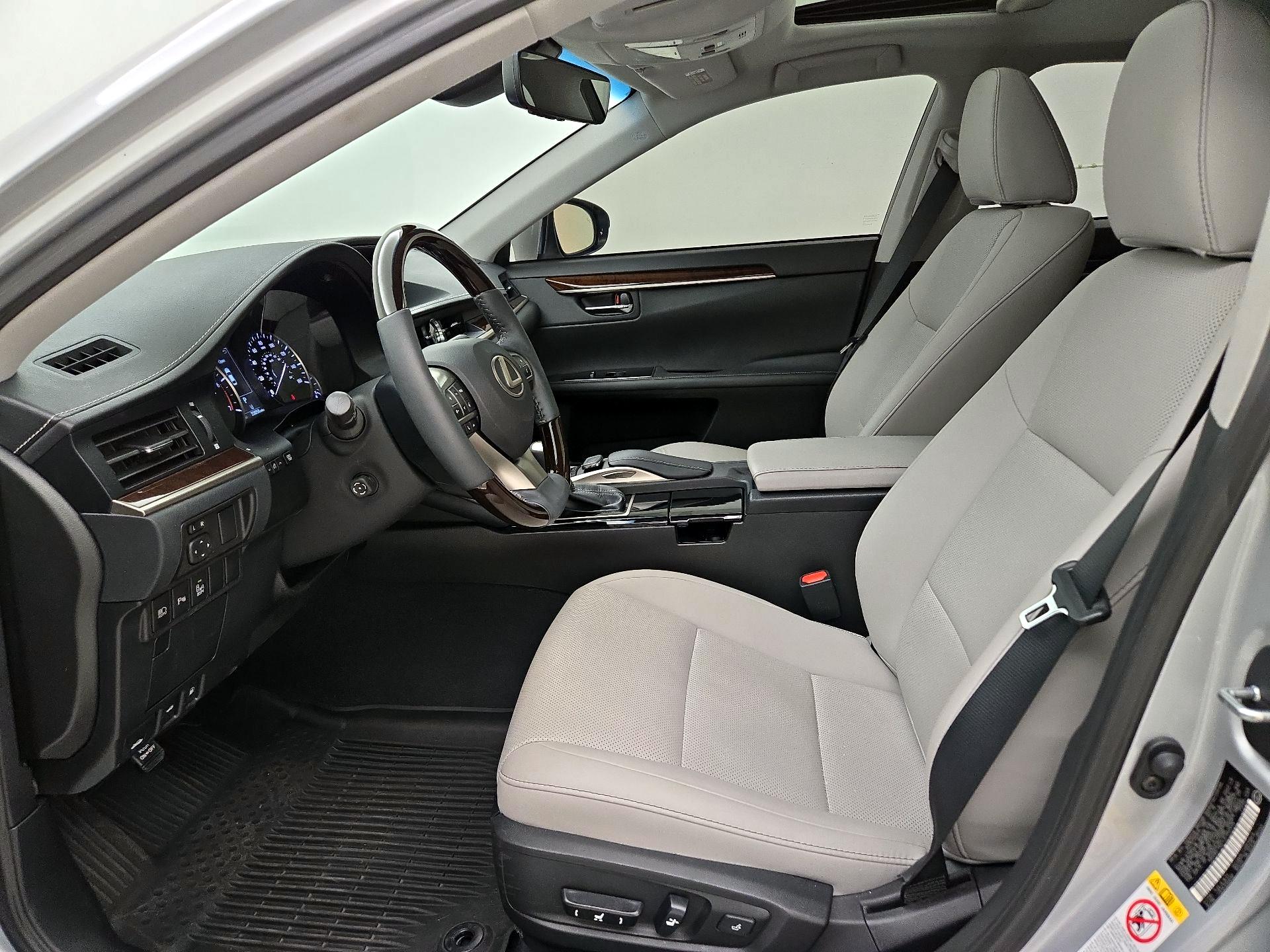 Thumbnail: 2018 Lexus ES - 11