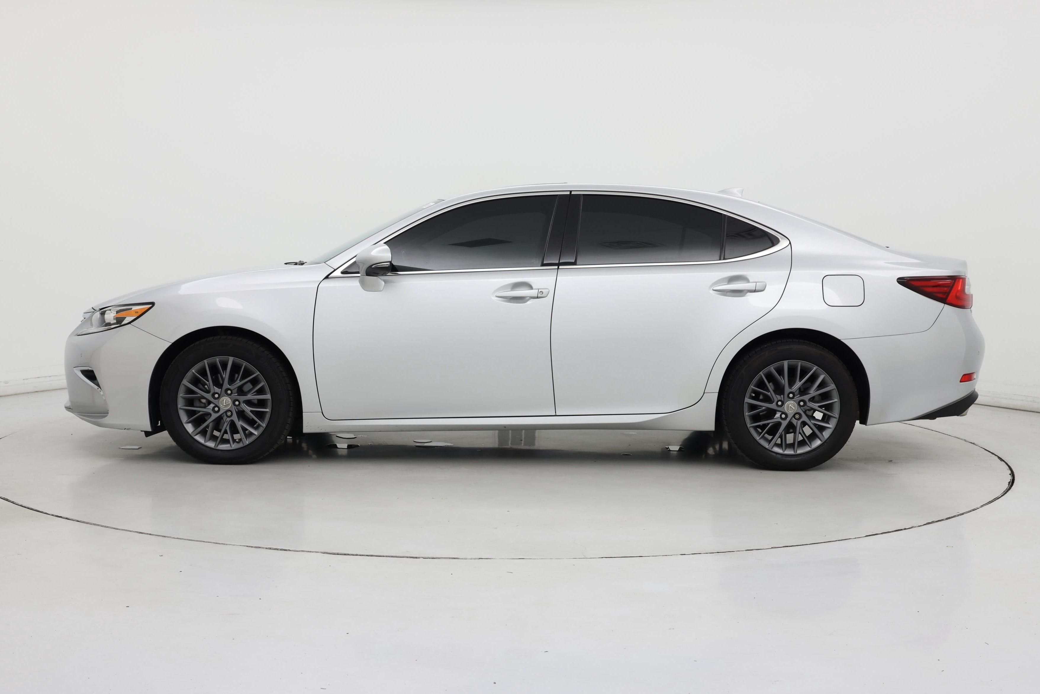 Thumbnail: 2018 Lexus ES - 3