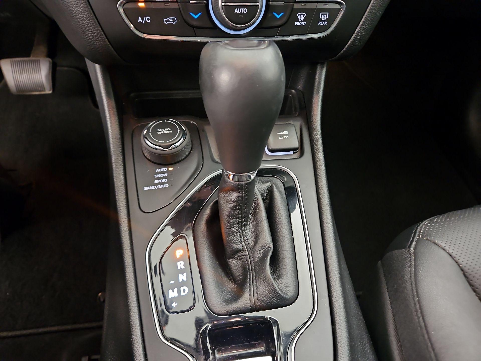 Thumbnail: 2021 Jeep Cherokee - 17