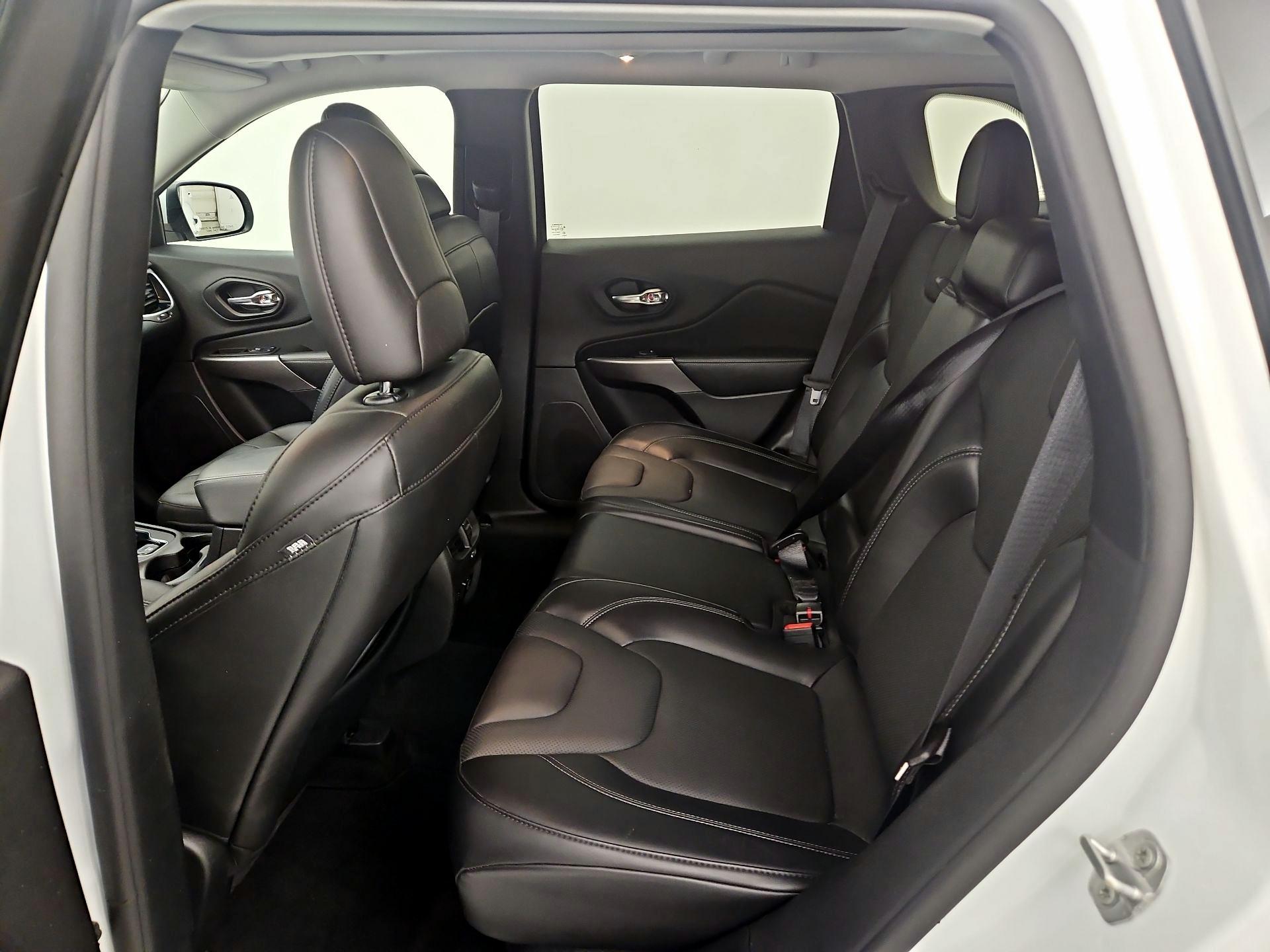 Thumbnail: 2021 Jeep Cherokee - 20