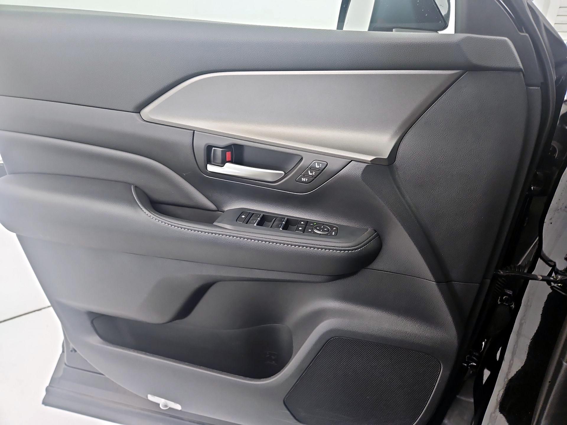 Thumbnail: 2025 Toyota Highlander - 10