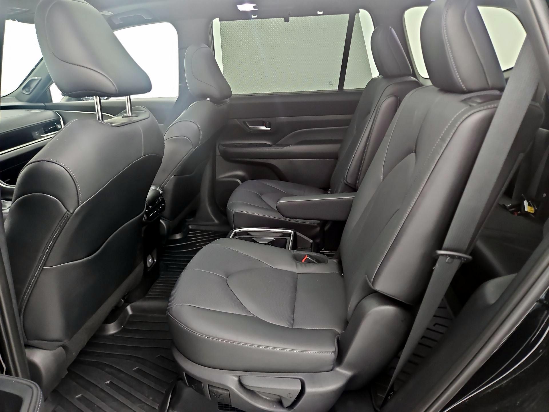 Thumbnail: 2025 Toyota Highlander - 18