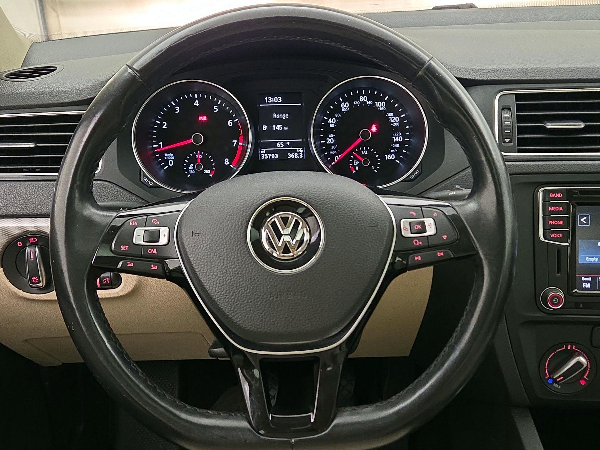 Thumbnail: 2017 Volkswagen Jetta - 10