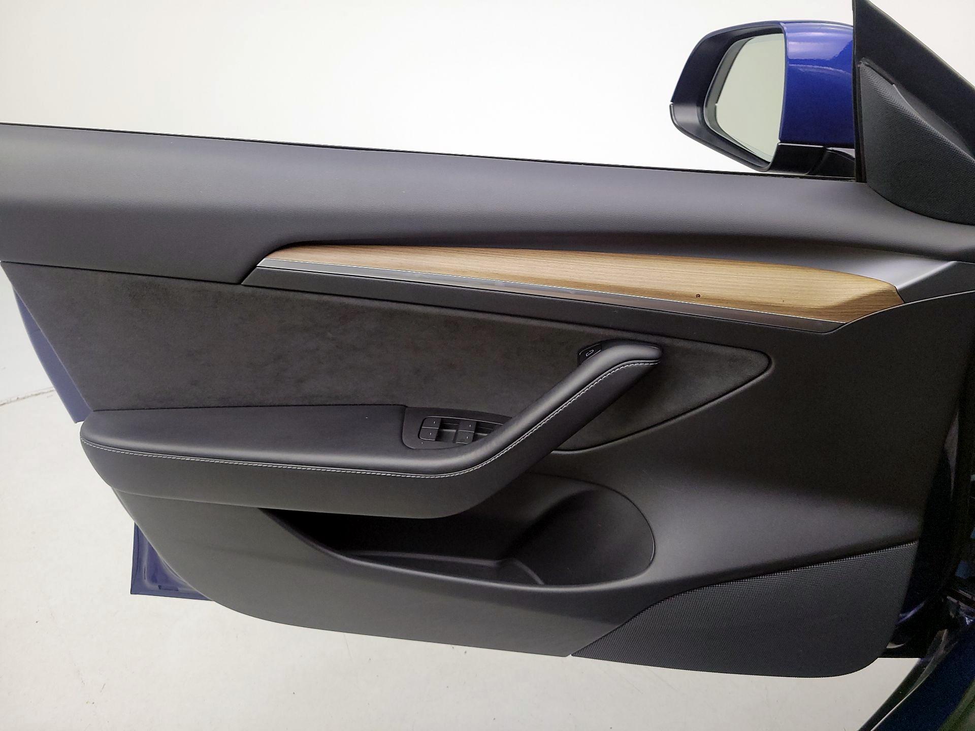 Thumbnail: 2021 Tesla Model 3 - 12