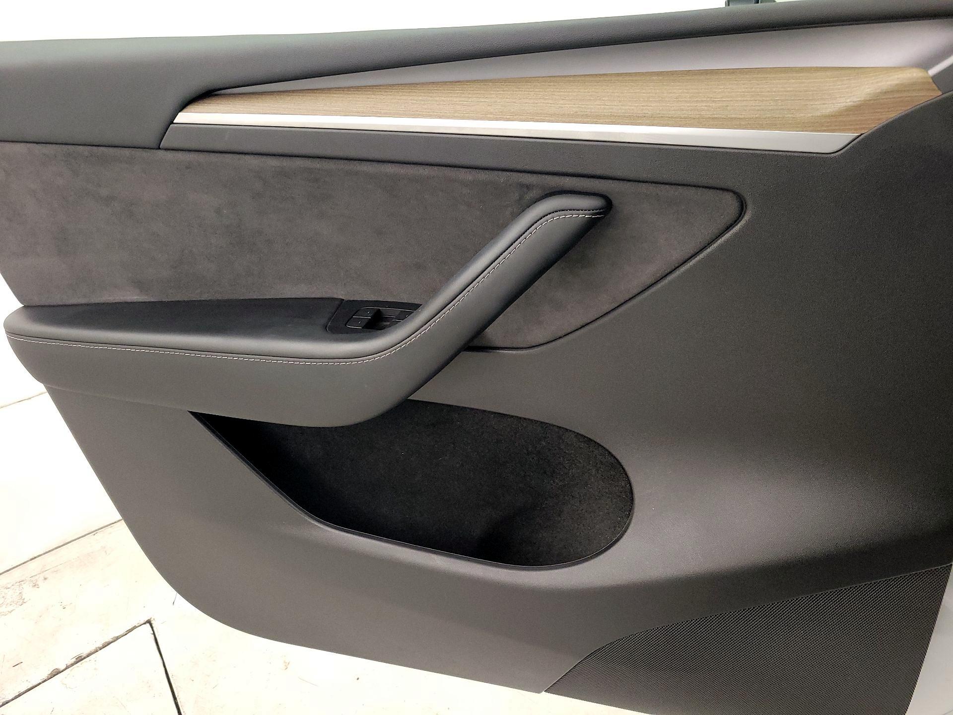 Thumbnail: 2023 Tesla Model Y - 12