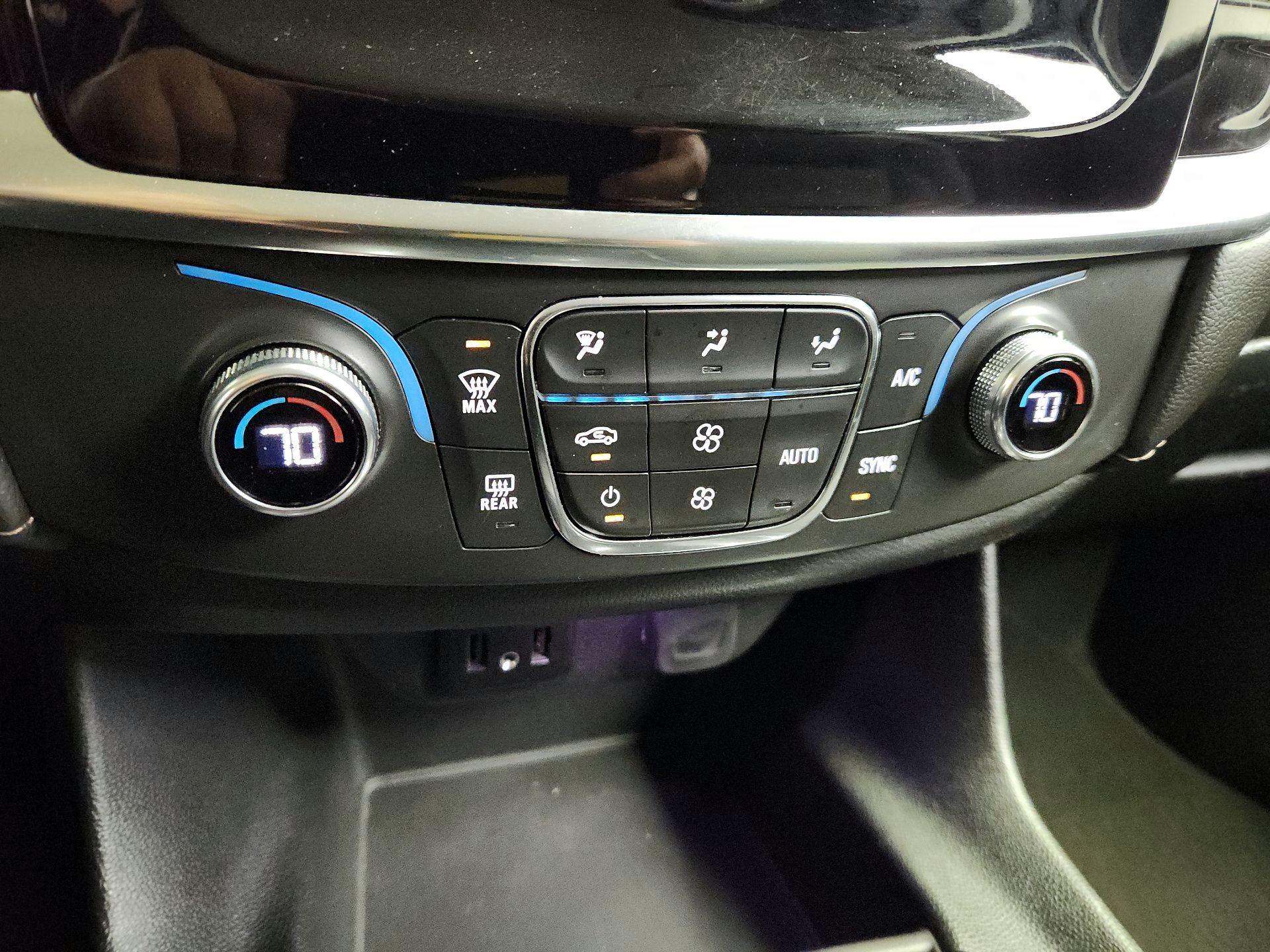 Thumbnail: 2021 Chevrolet Traverse - 16