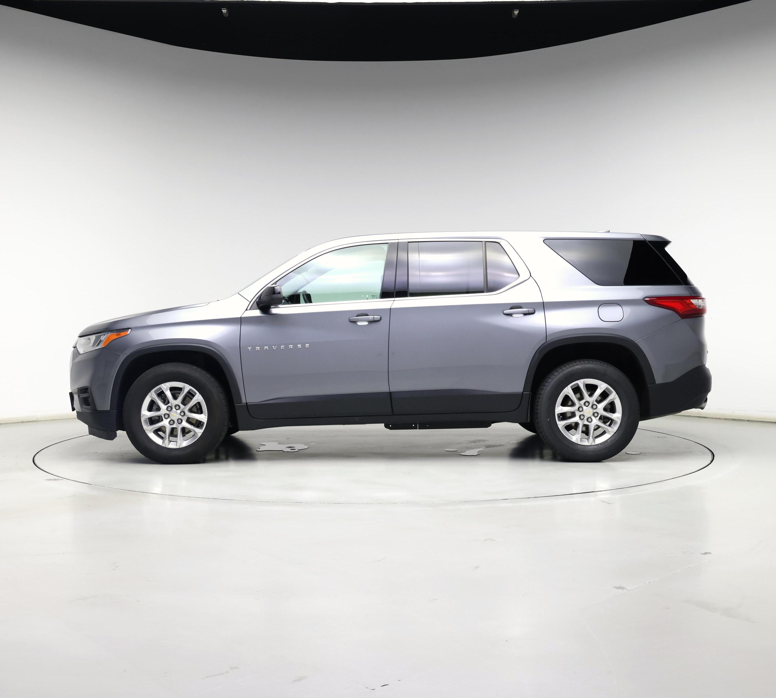 Thumbnail: 2021 Chevrolet Traverse - 3
