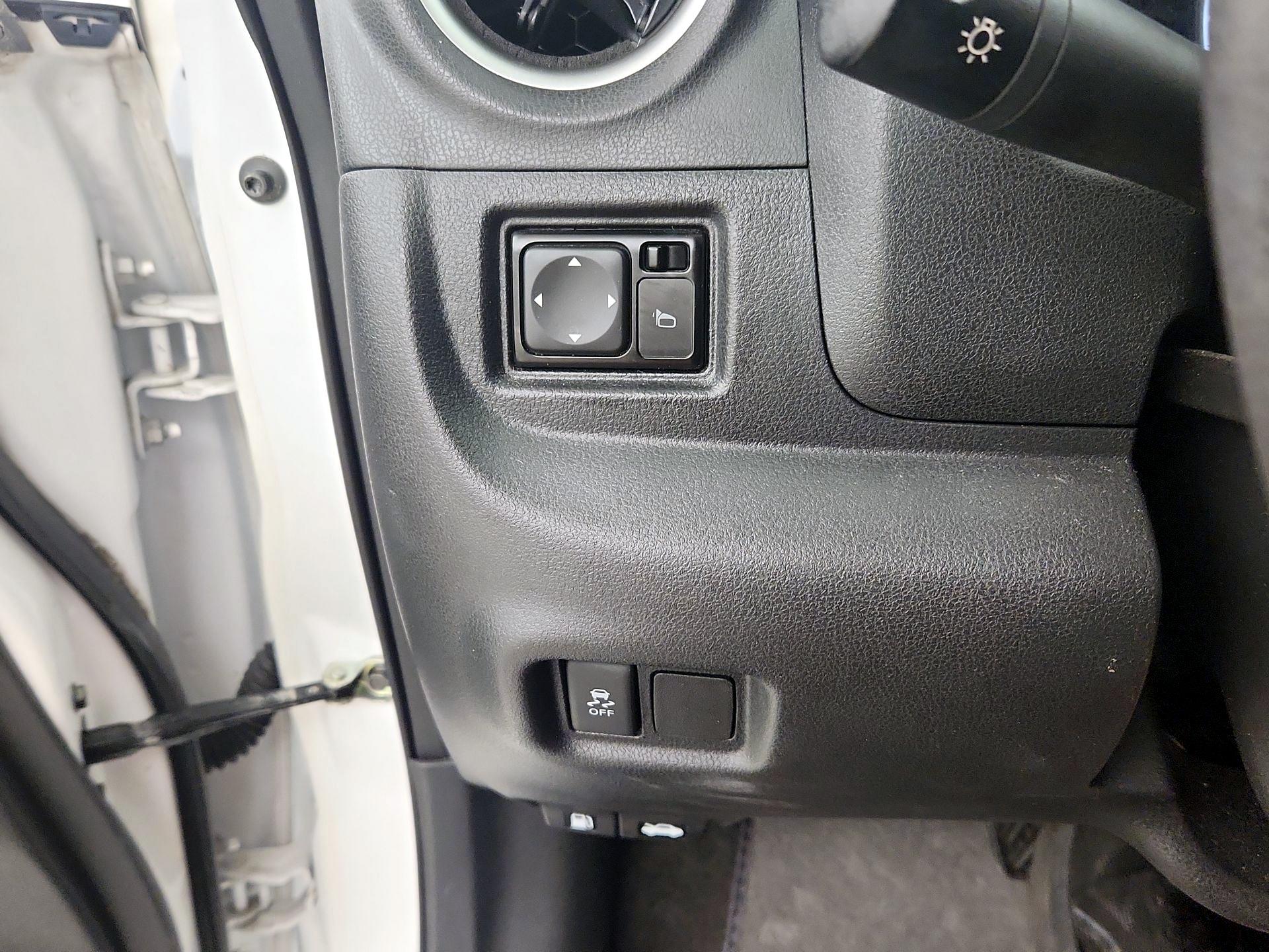 Thumbnail: 2017 Nissan Versa Note - 13