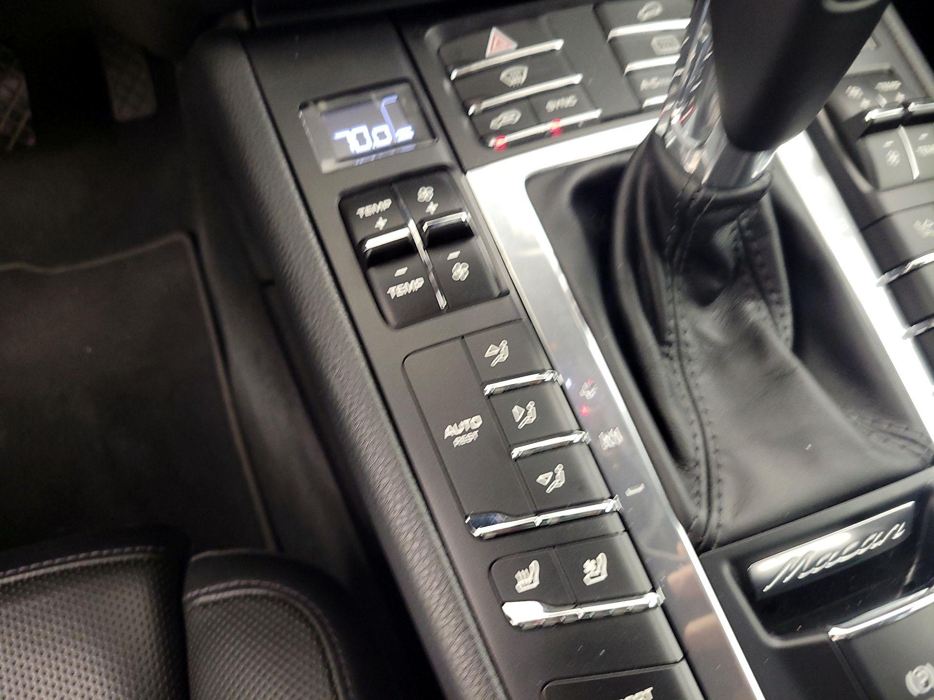 Thumbnail: 2018 Porsche Macan - 17