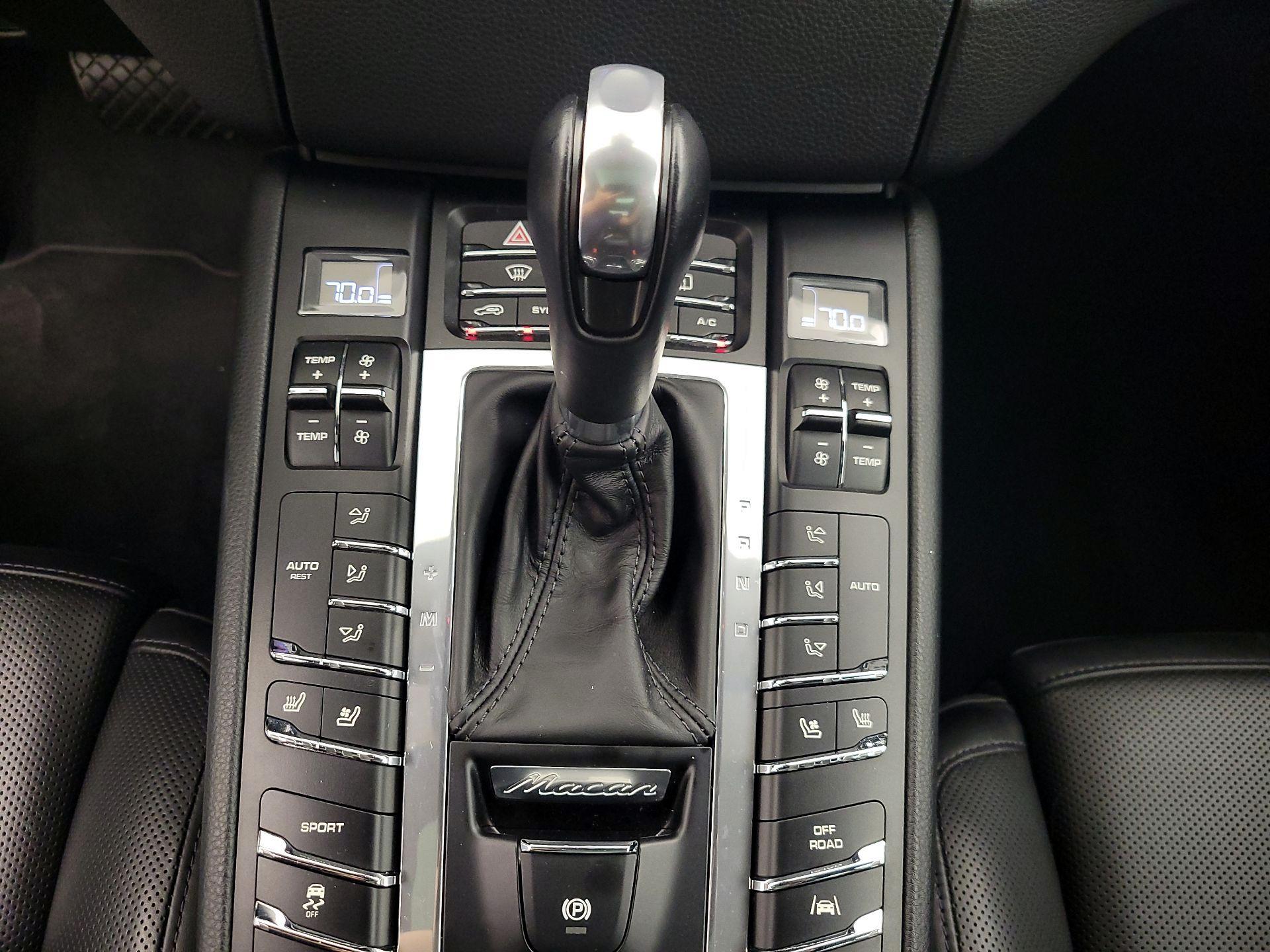 Thumbnail: 2018 Porsche Macan - 18