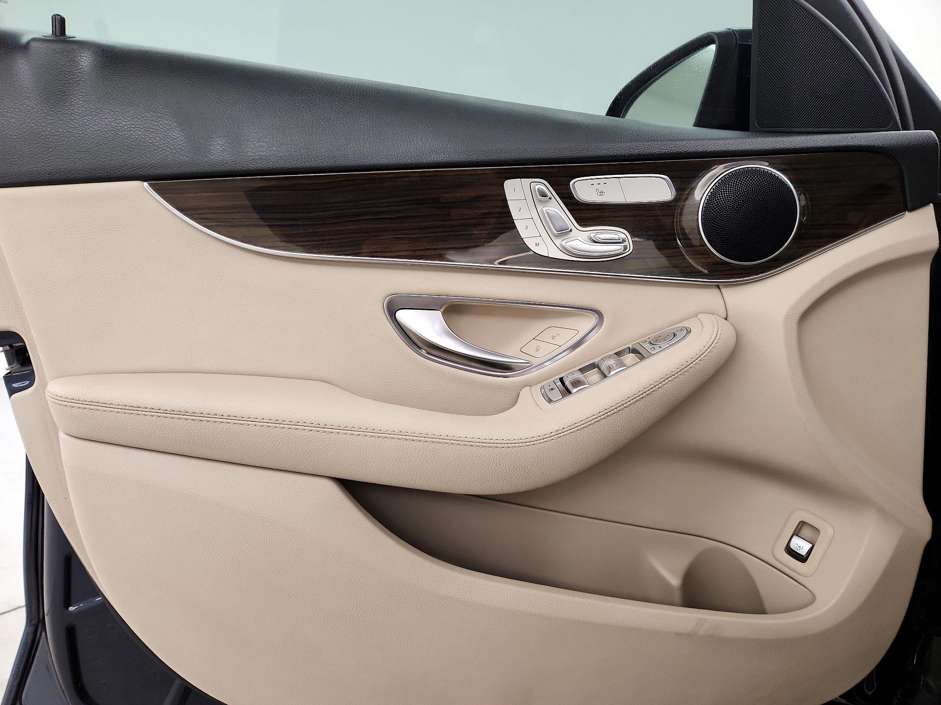 Thumbnail: 2019 Mercedes-Benz C-Class - 12