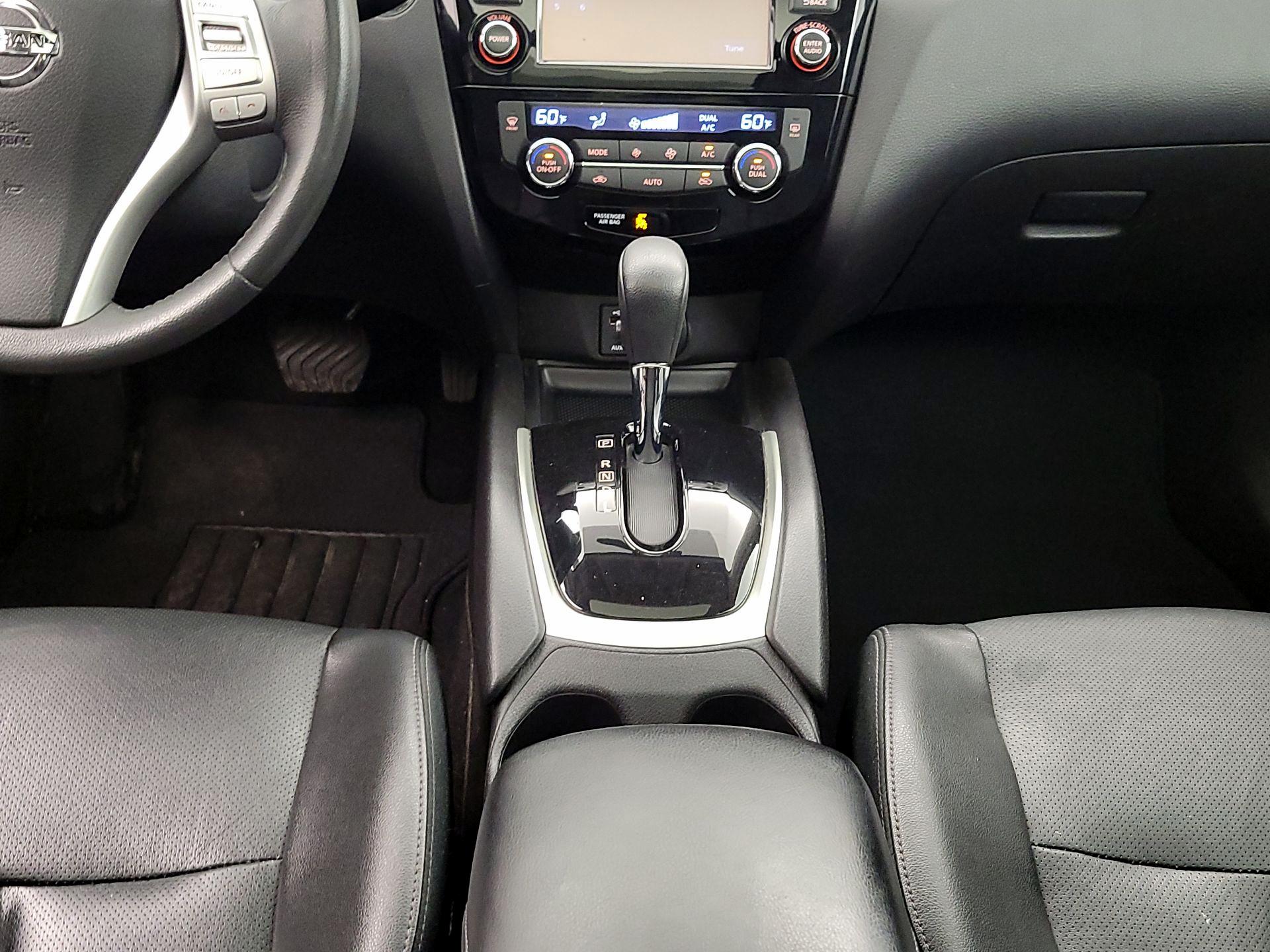 Thumbnail: 2016 Nissan Rogue - 18