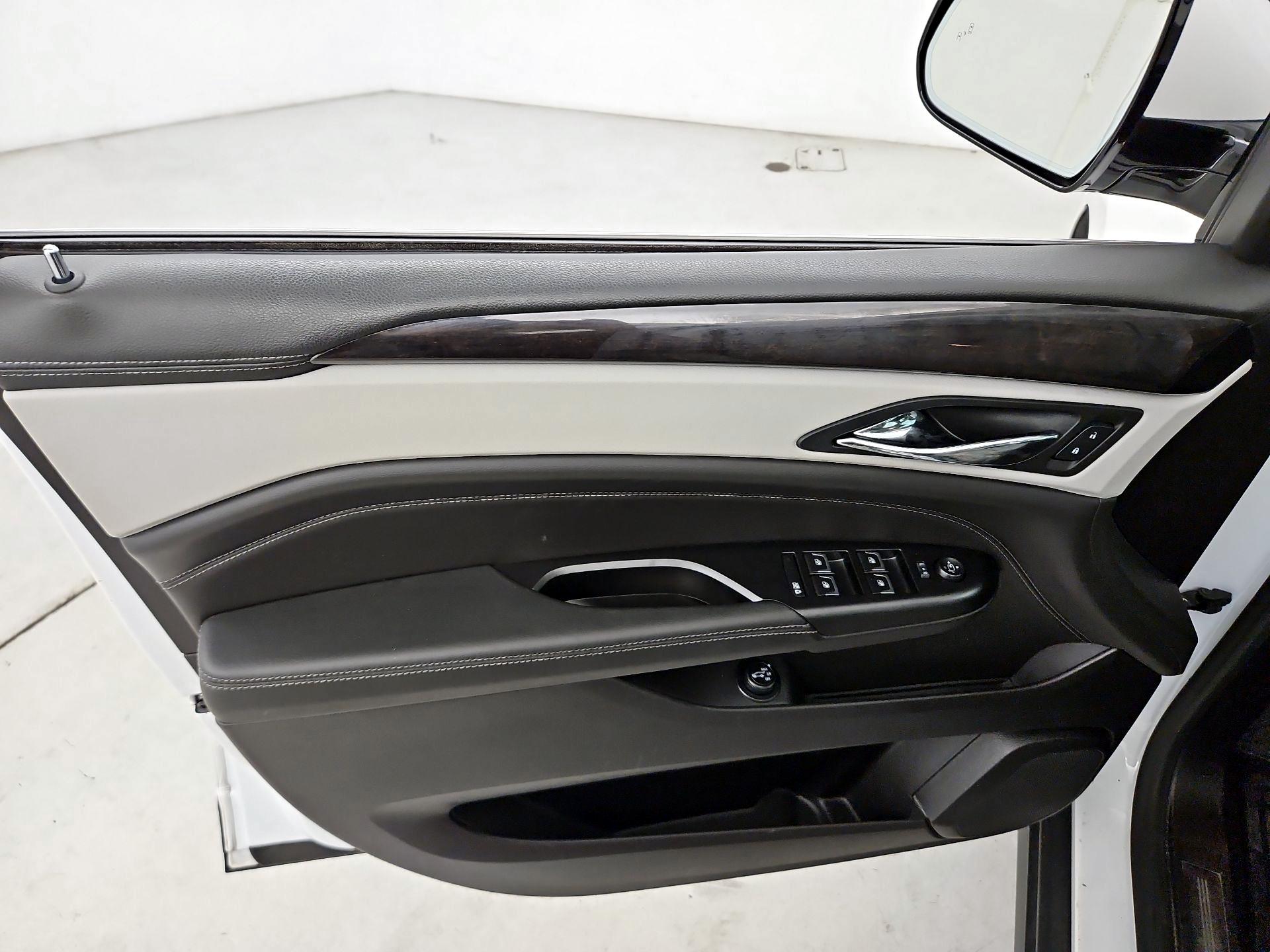 Thumbnail: 2016 Cadillac SRX - 12