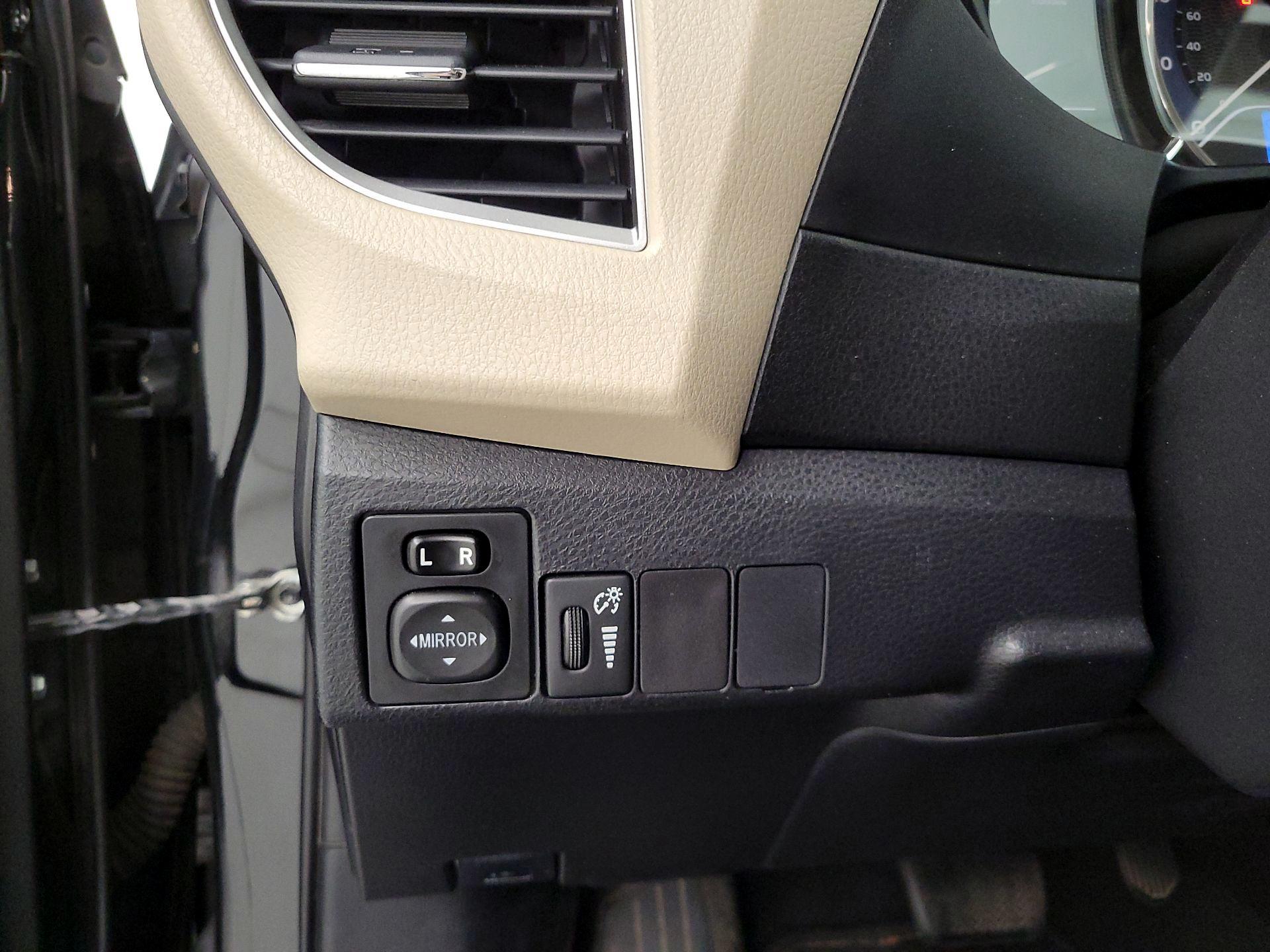 Thumbnail: 2014 Toyota Corolla - 13