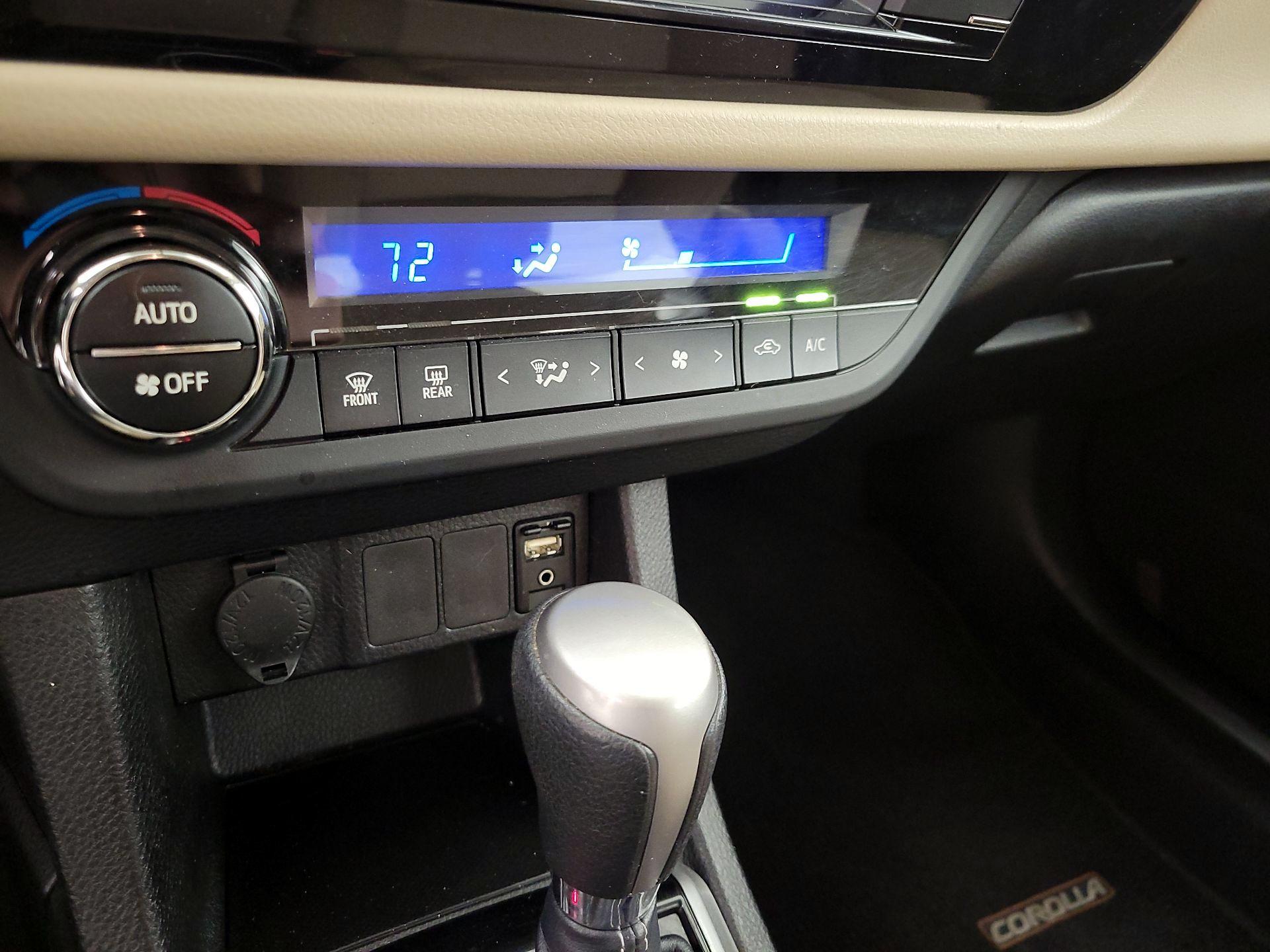 Thumbnail: 2014 Toyota Corolla - 16