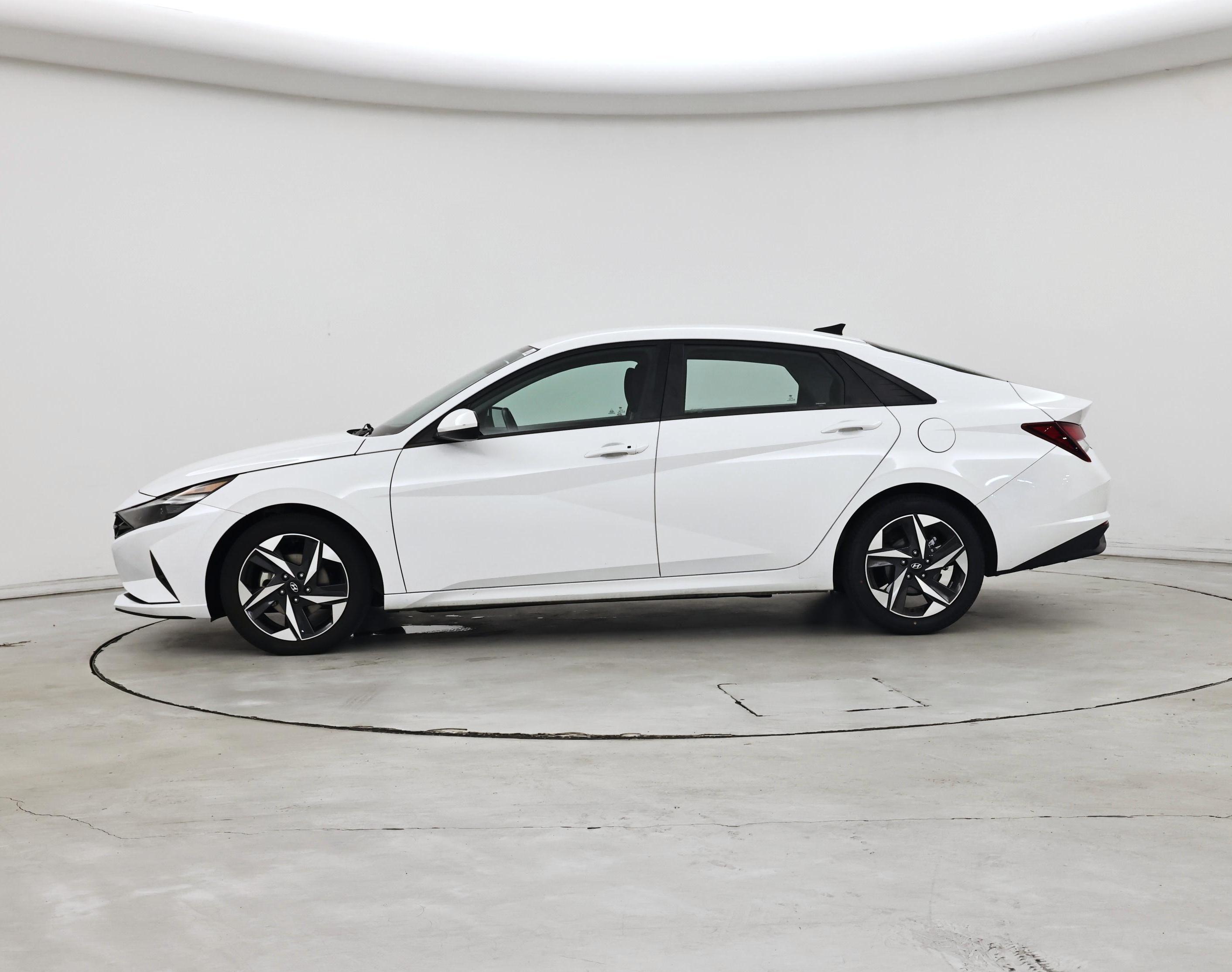 Thumbnail: 2023 Hyundai Elantra - 3