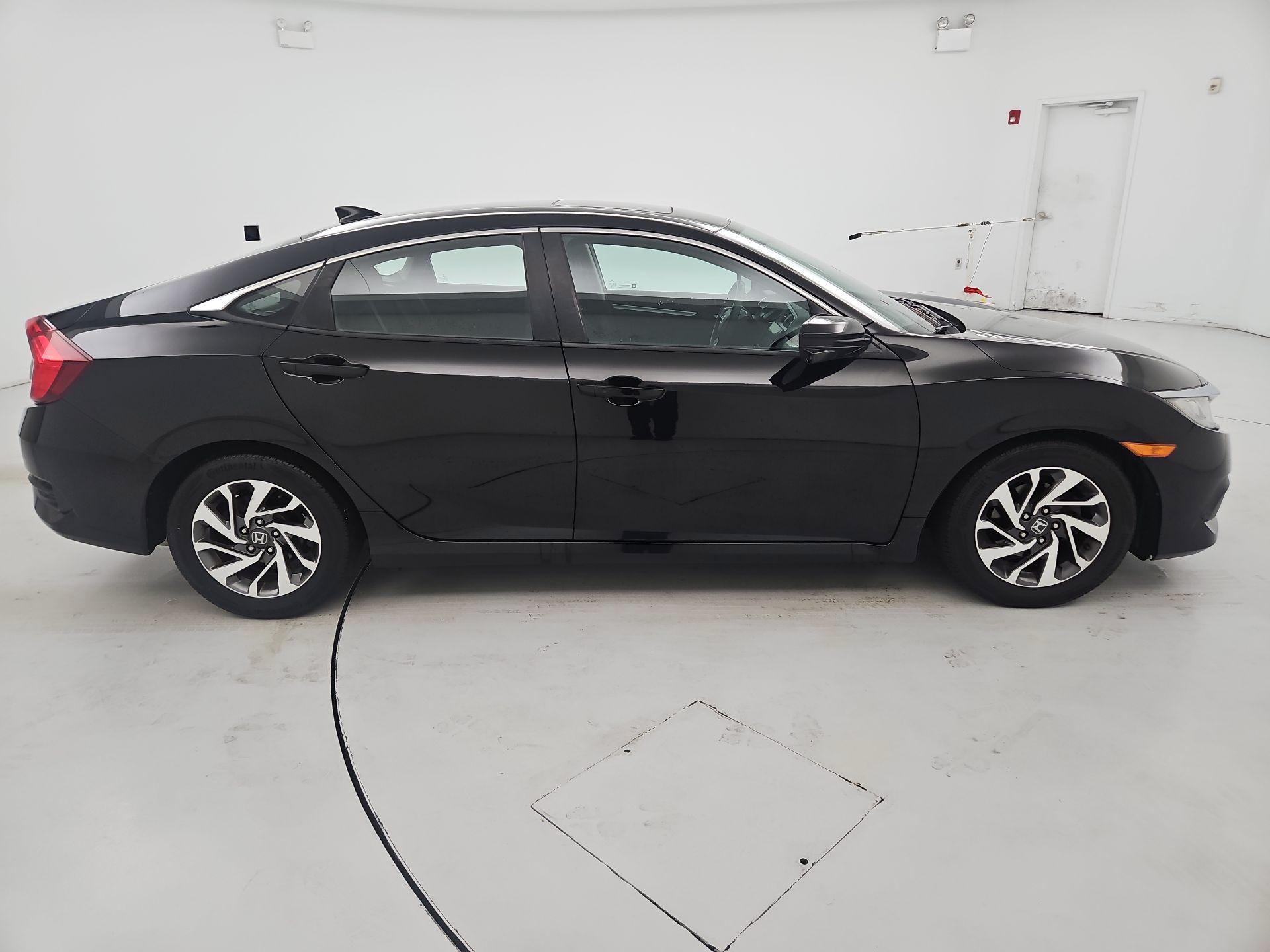 Thumbnail: 2017 Honda Civic - 4