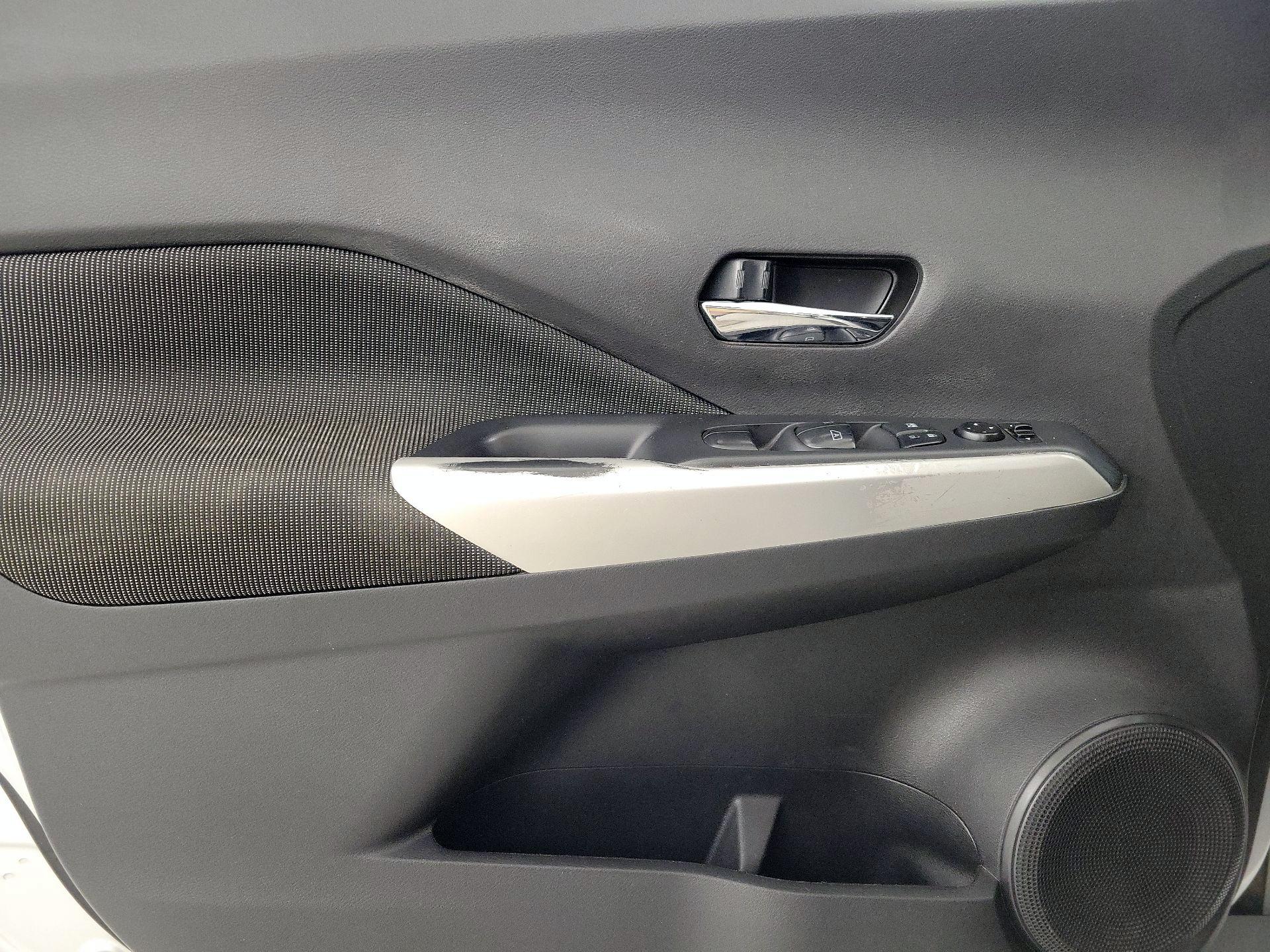 Thumbnail: 2019 Nissan Kicks - 12