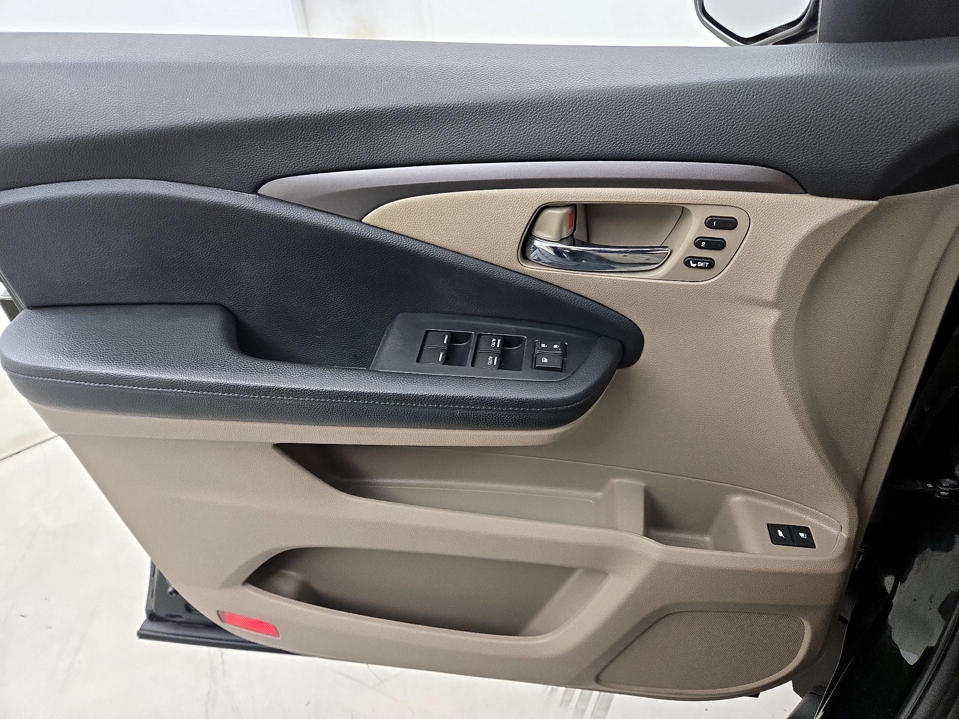 Thumbnail: 2020 Honda Pilot - 12