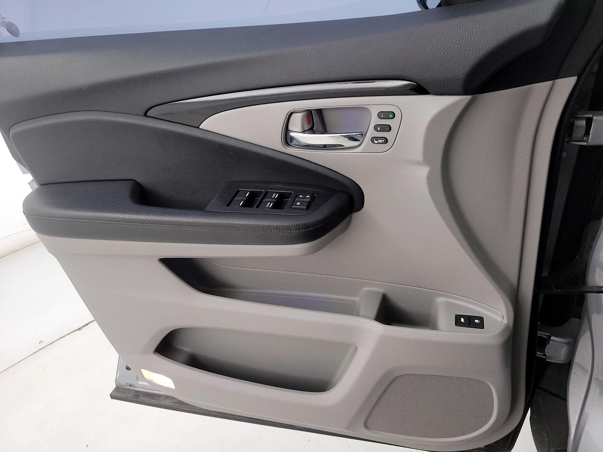 Thumbnail: 2020 Honda Pilot - 12