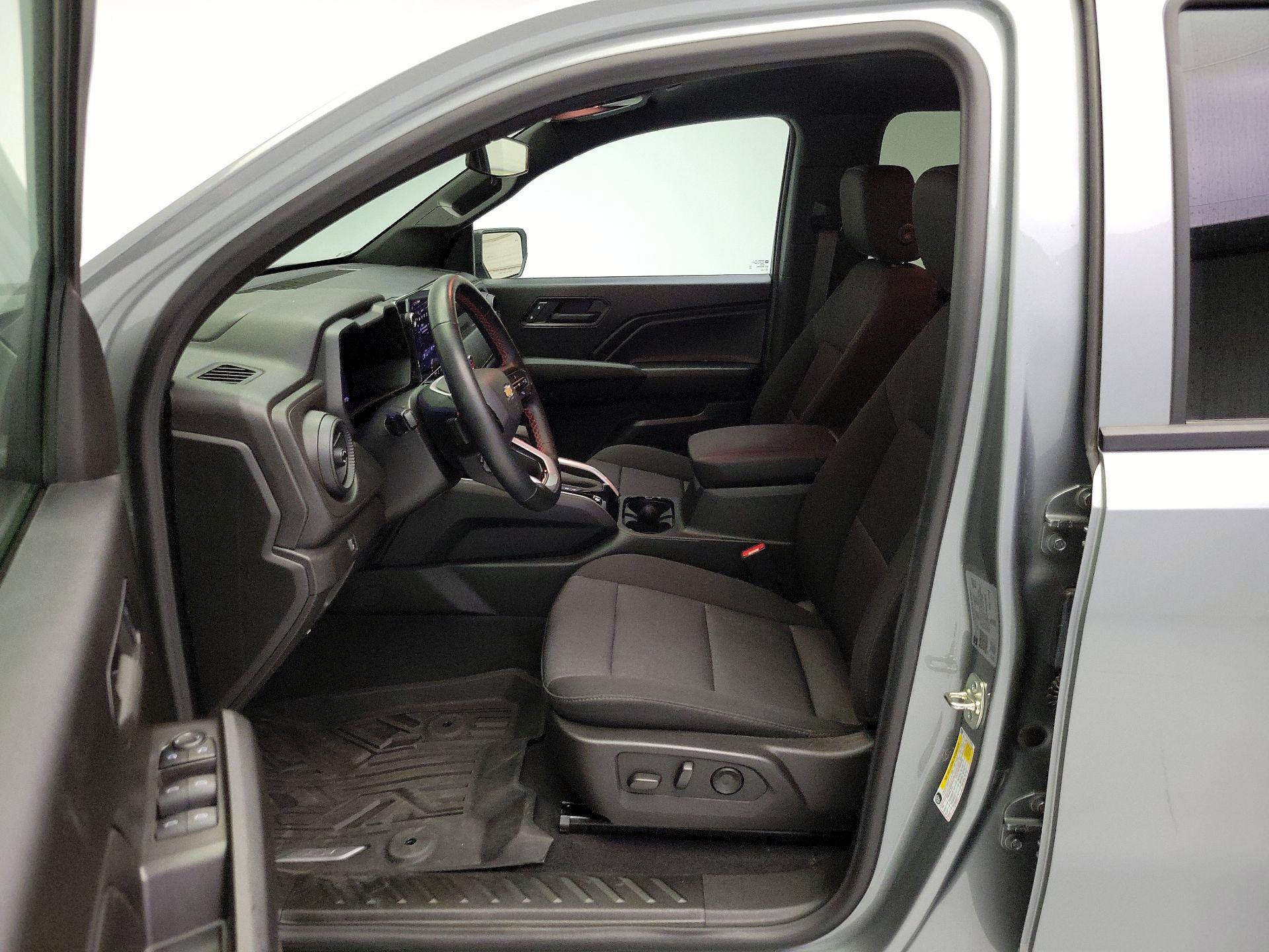 Thumbnail: 2025 Chevrolet Colorado - 11