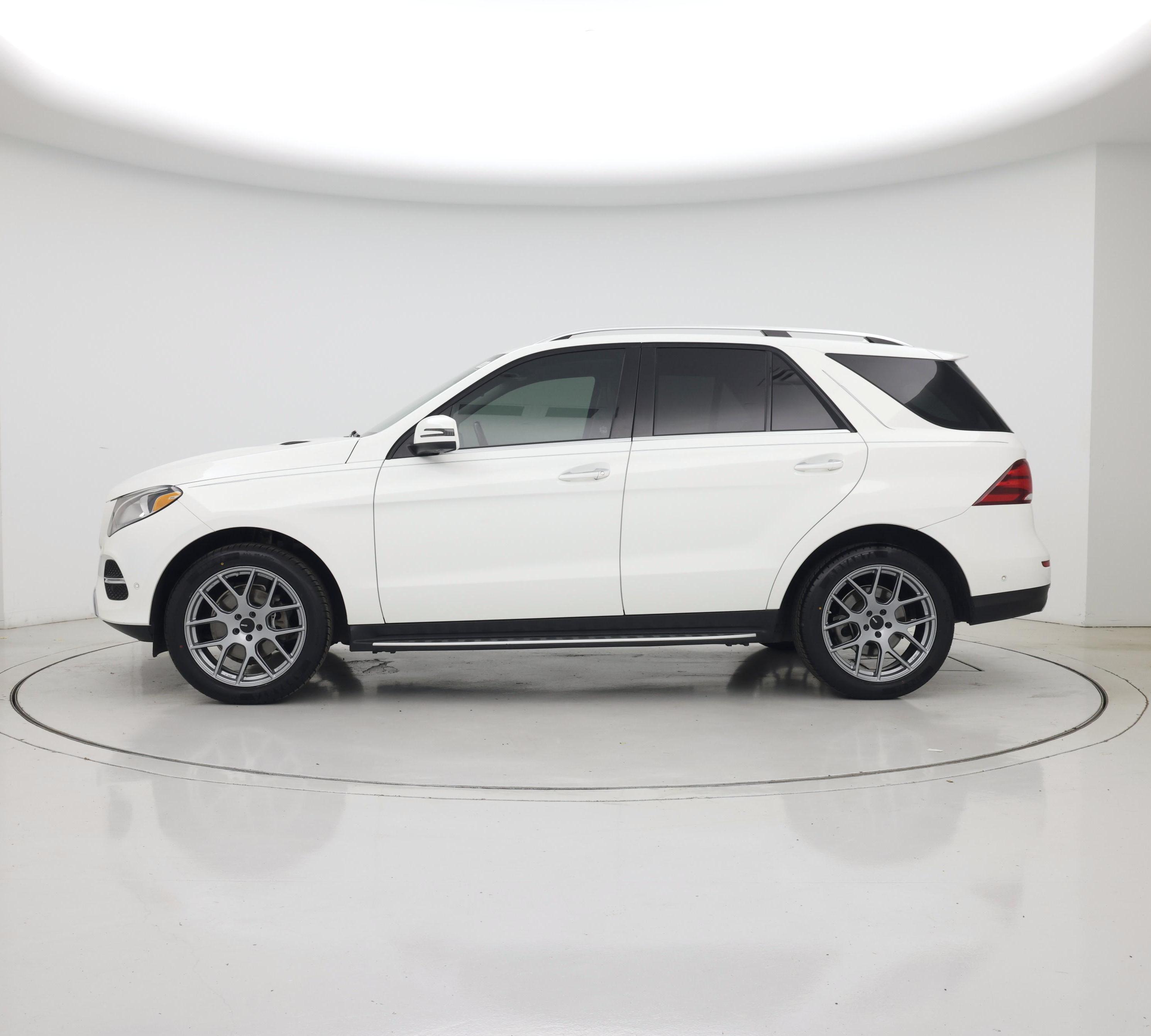 Thumbnail: 2016 Mercedes-Benz GLE - 3