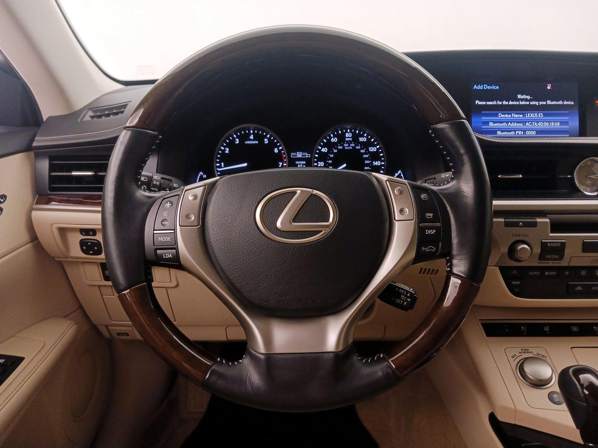 Thumbnail: 2015 Lexus ES - 10