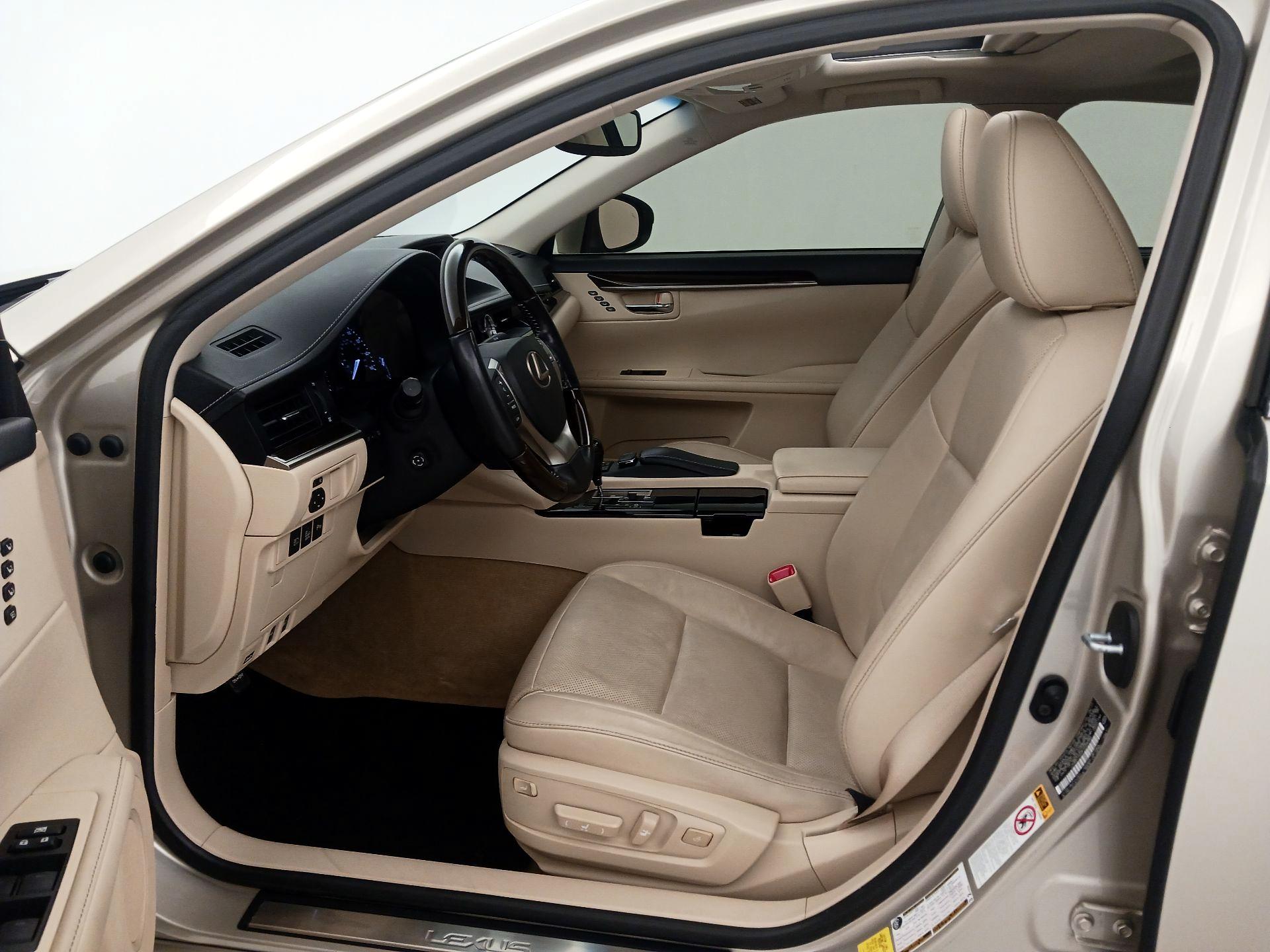 Thumbnail: 2015 Lexus ES - 11