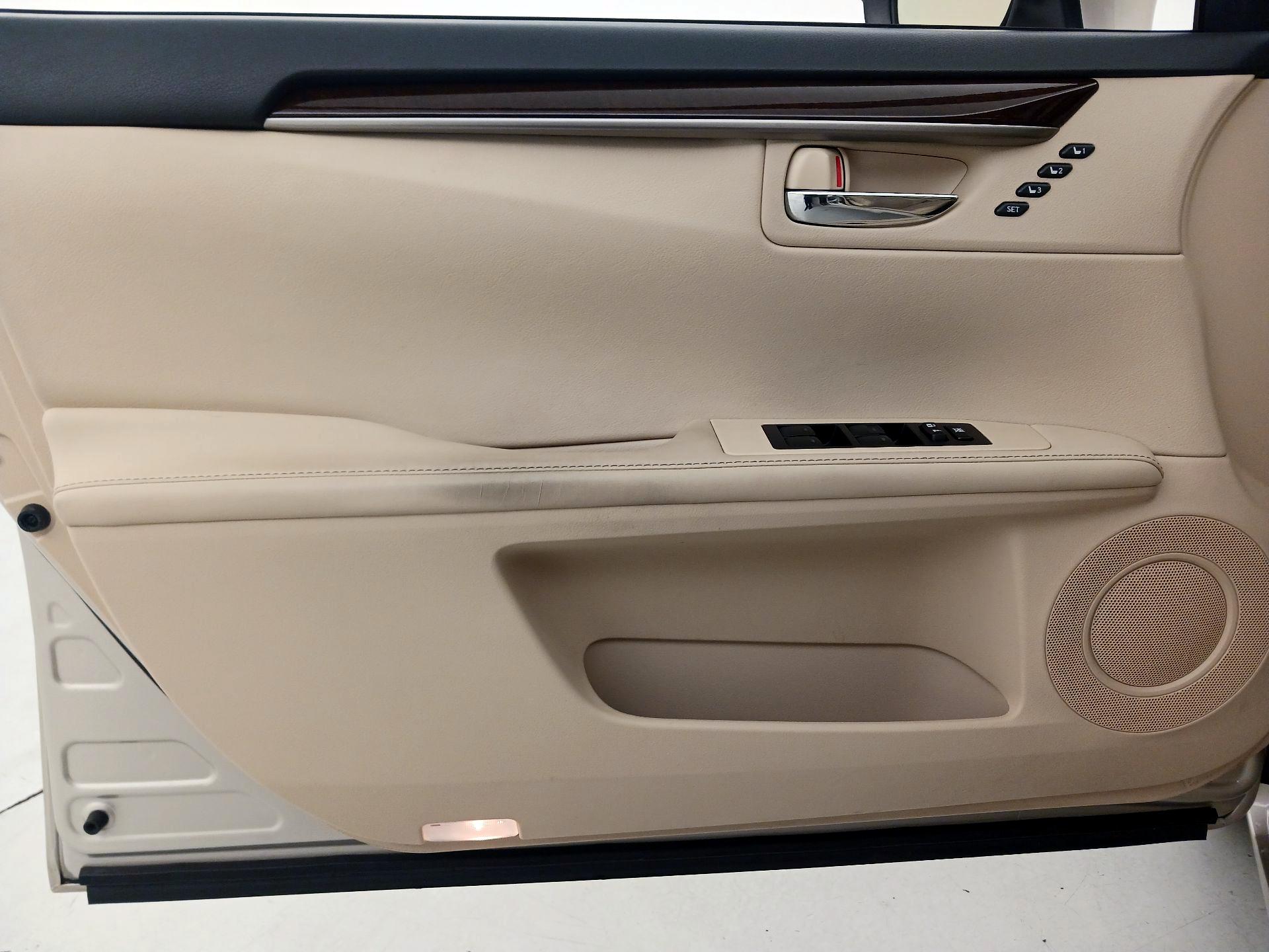 Thumbnail: 2015 Lexus ES - 12