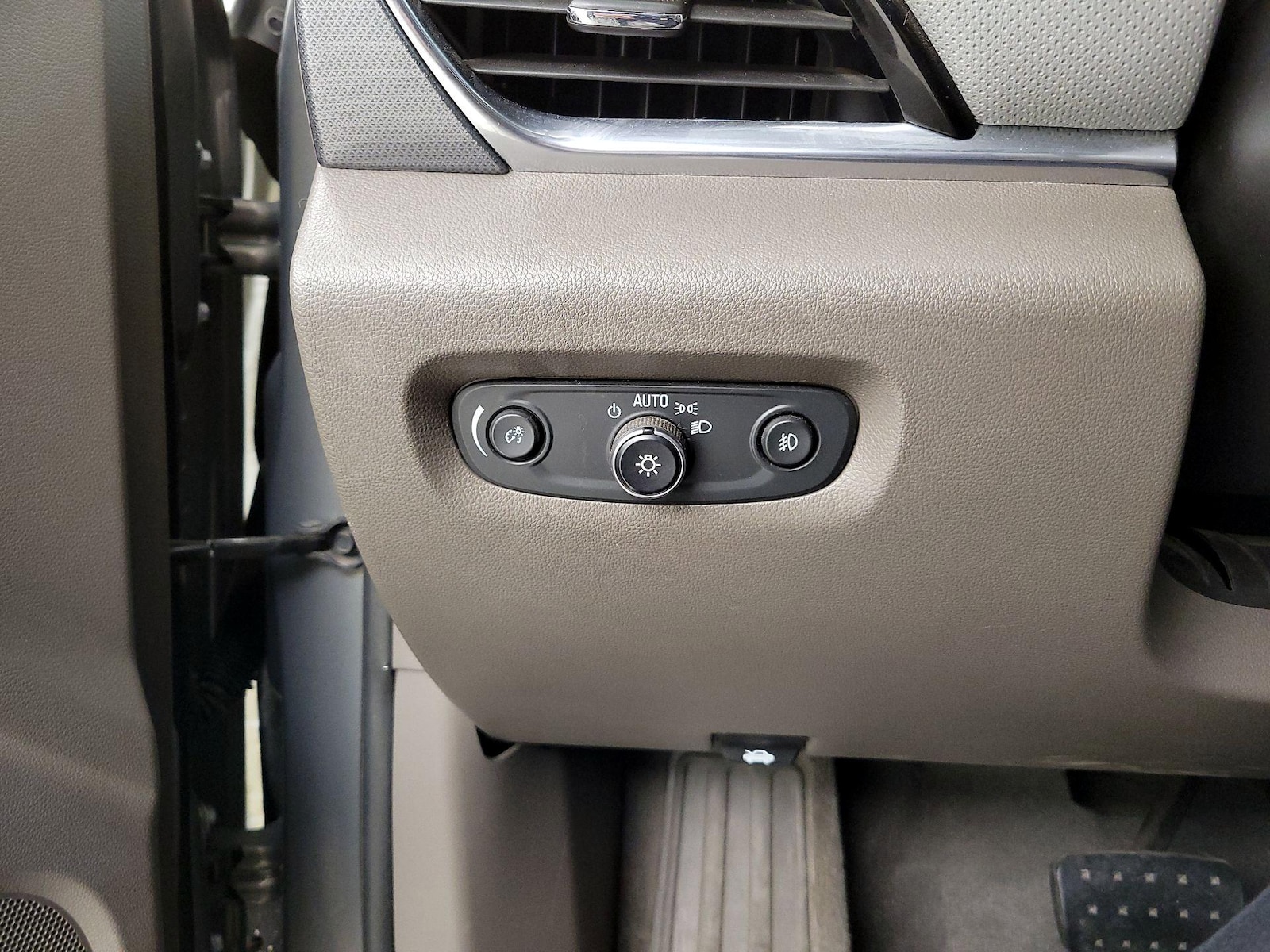 2019 Chevrolet Traverse Premier - Photo 14