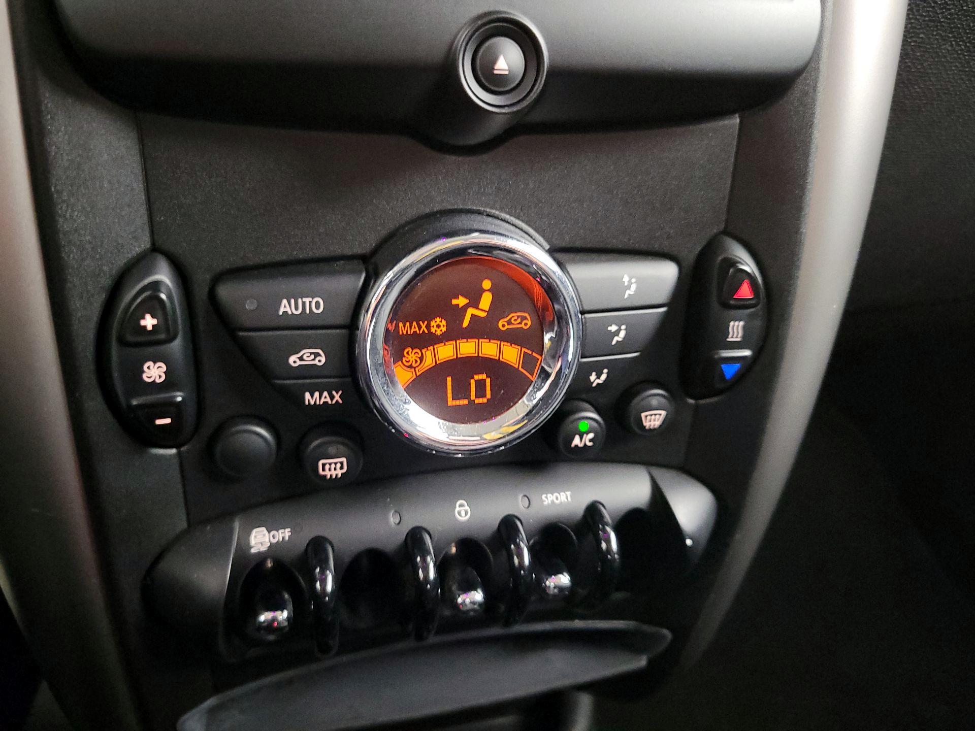 Thumbnail: 2015 MINI Cooper Countryman - 14