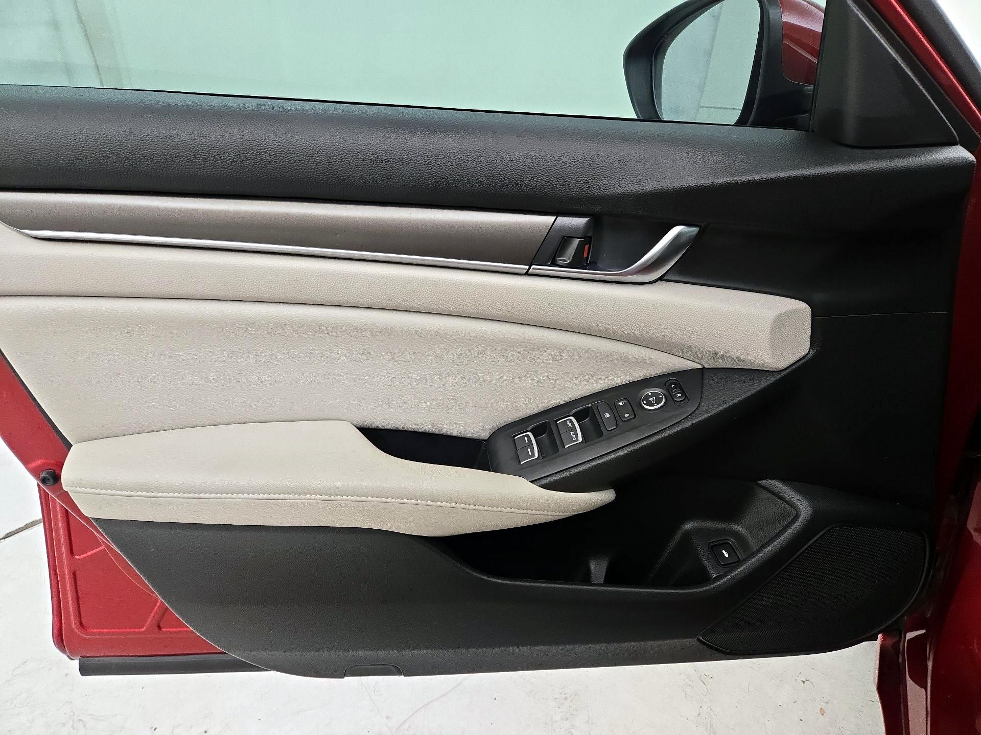 Thumbnail: 2018 Honda Accord - 12