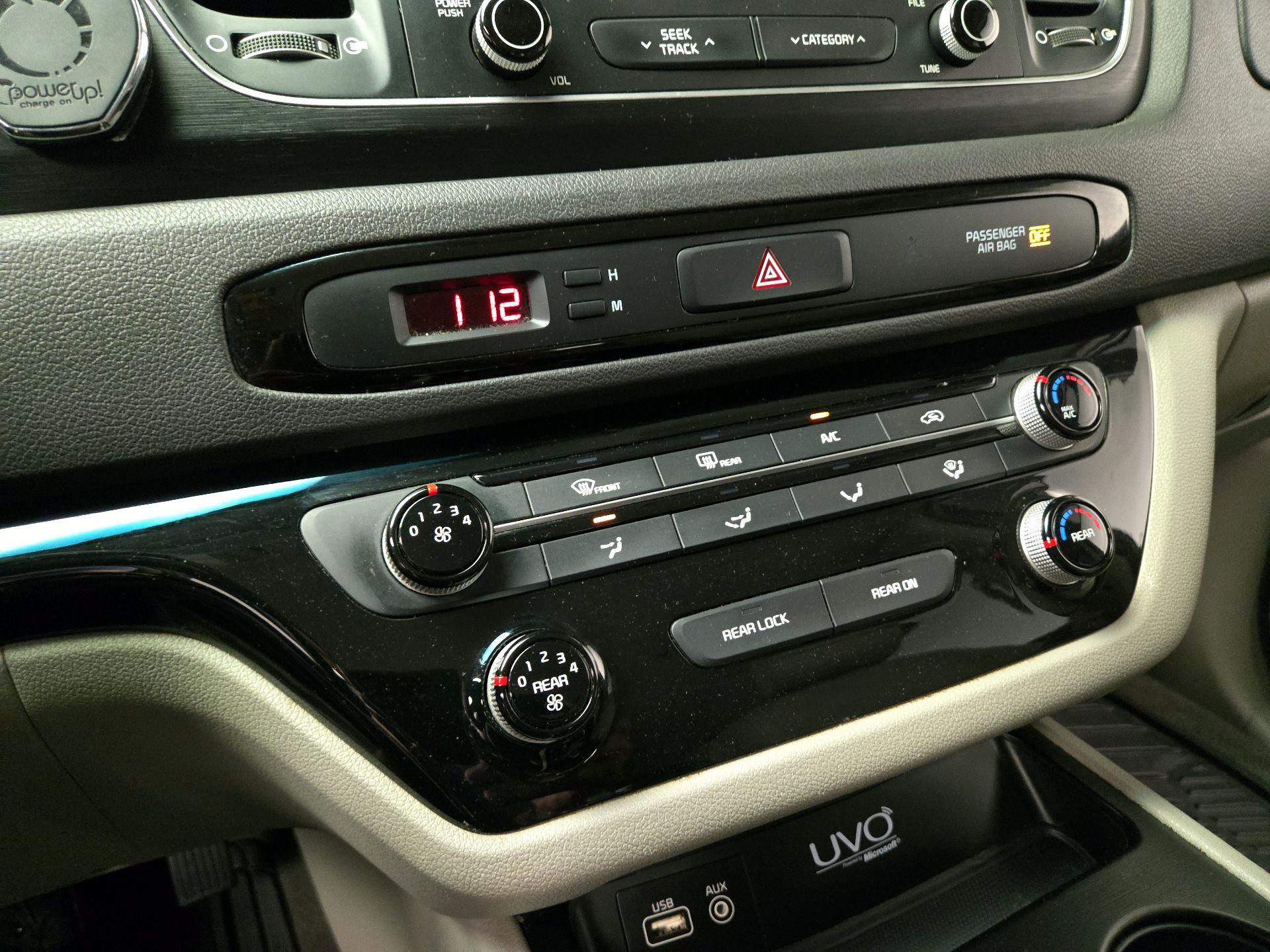 Thumbnail: 2015 Kia Sedona - 16