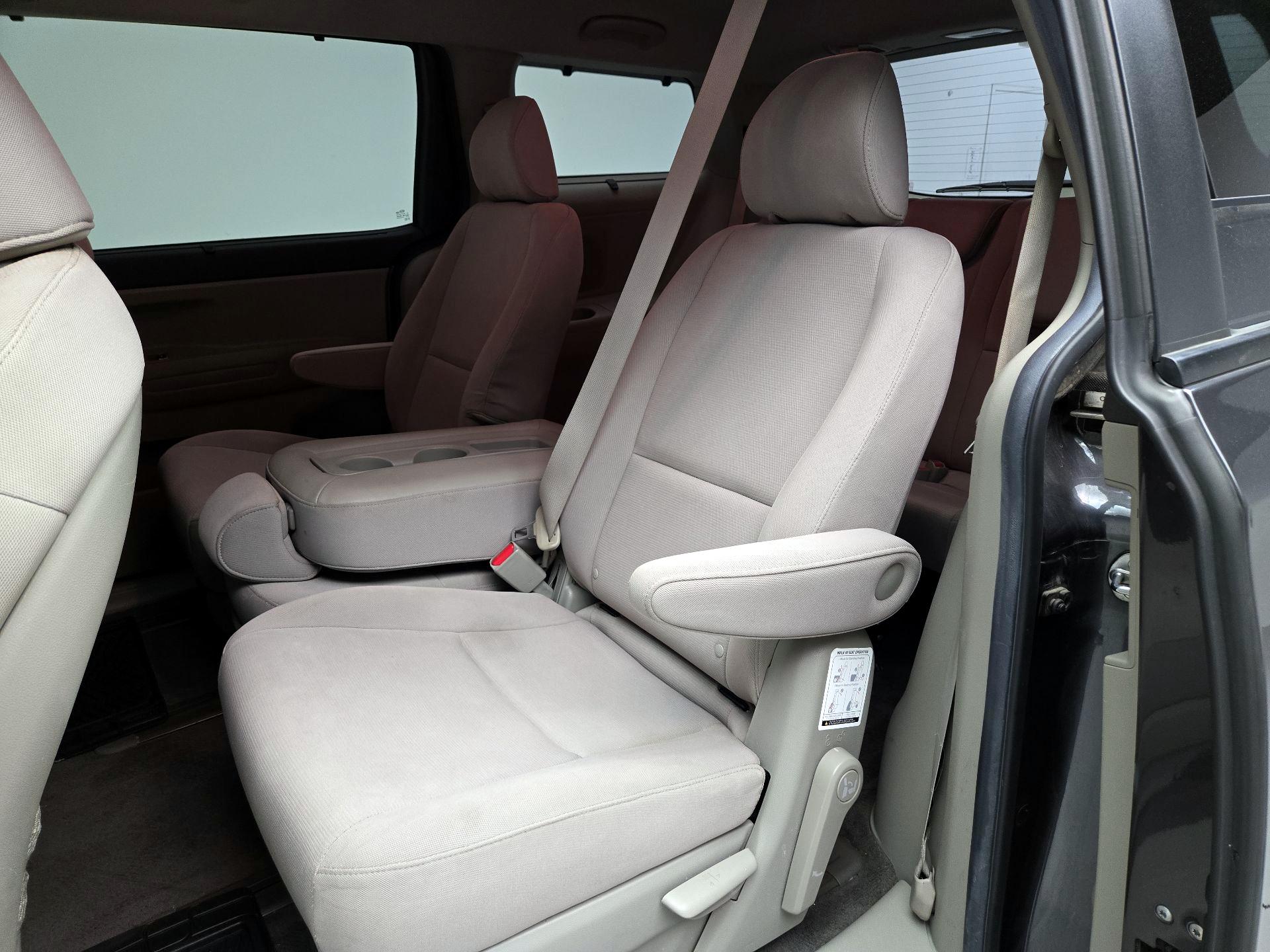 Thumbnail: 2015 Kia Sedona - 19
