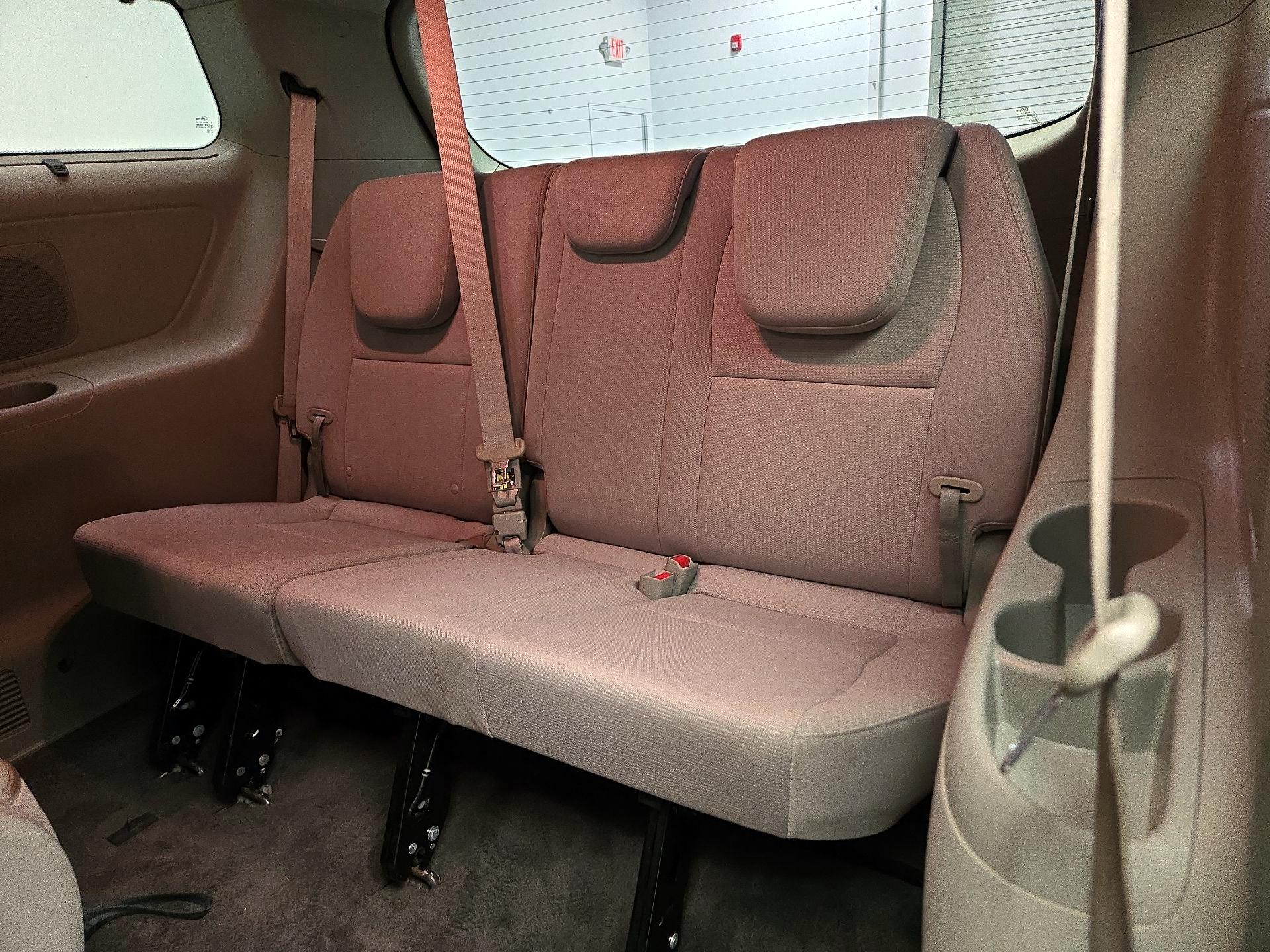 Thumbnail: 2015 Kia Sedona - 20