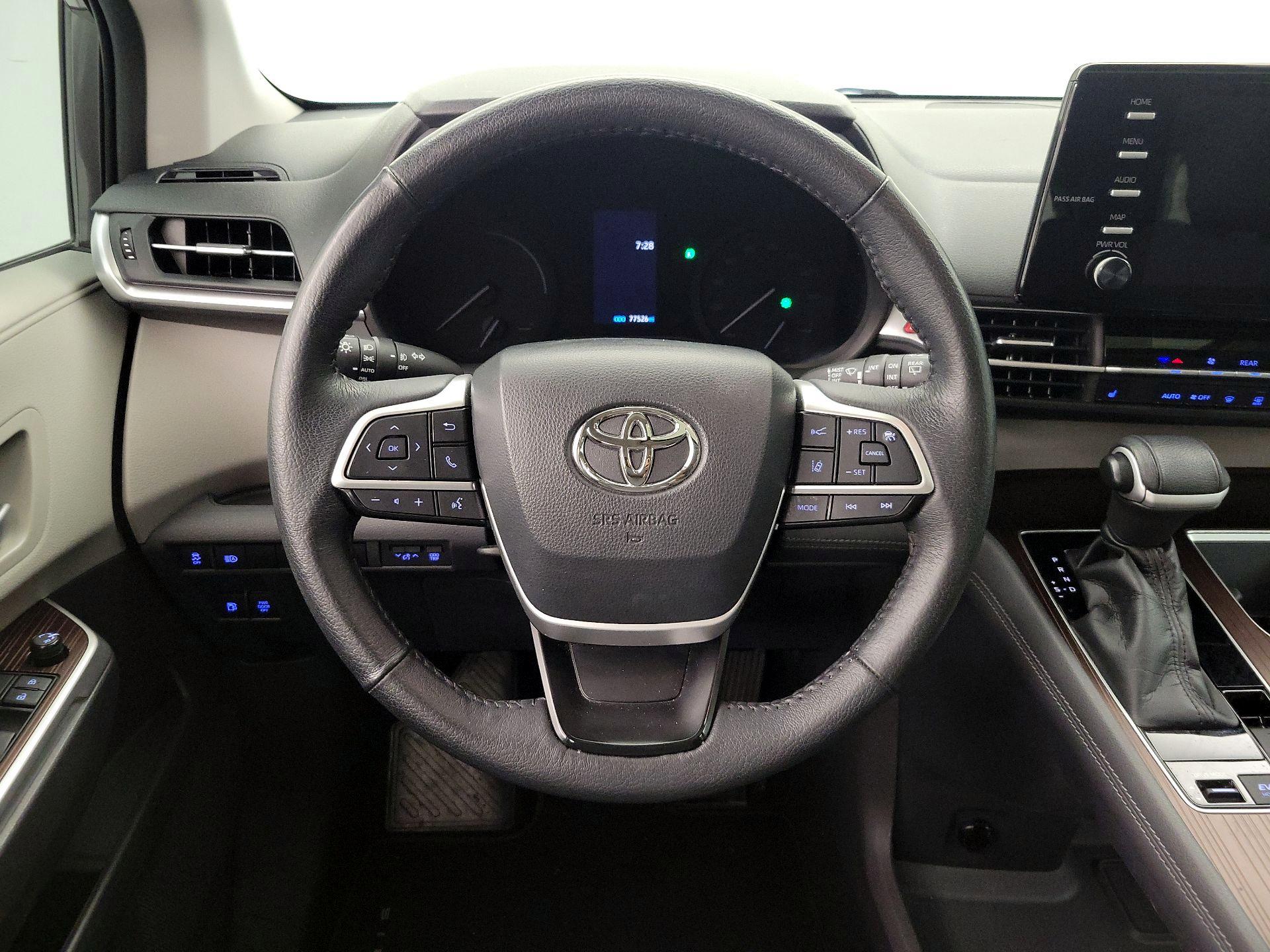 Thumbnail: 2021 Toyota Sienna - 10