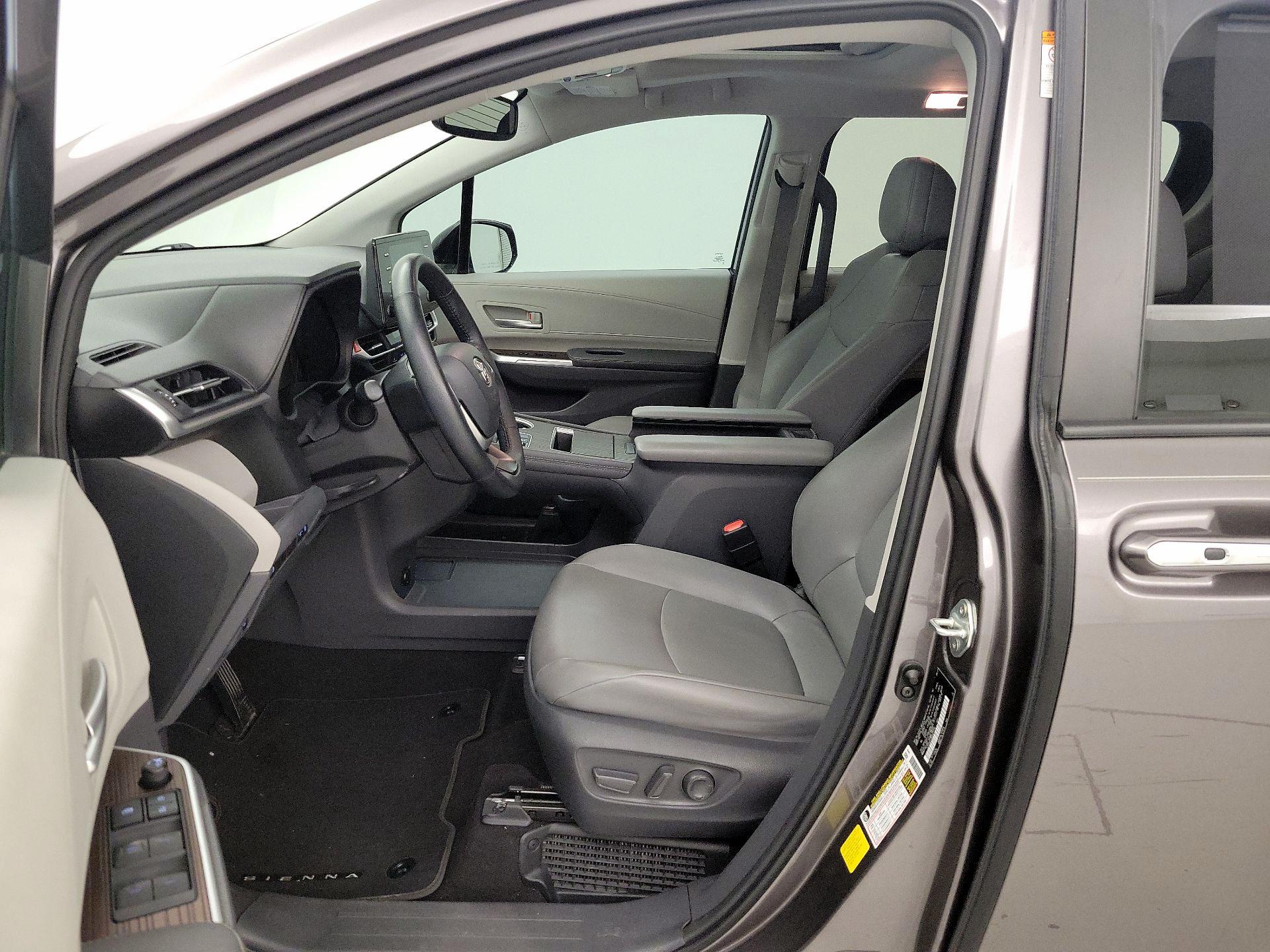 Thumbnail: 2021 Toyota Sienna - 11