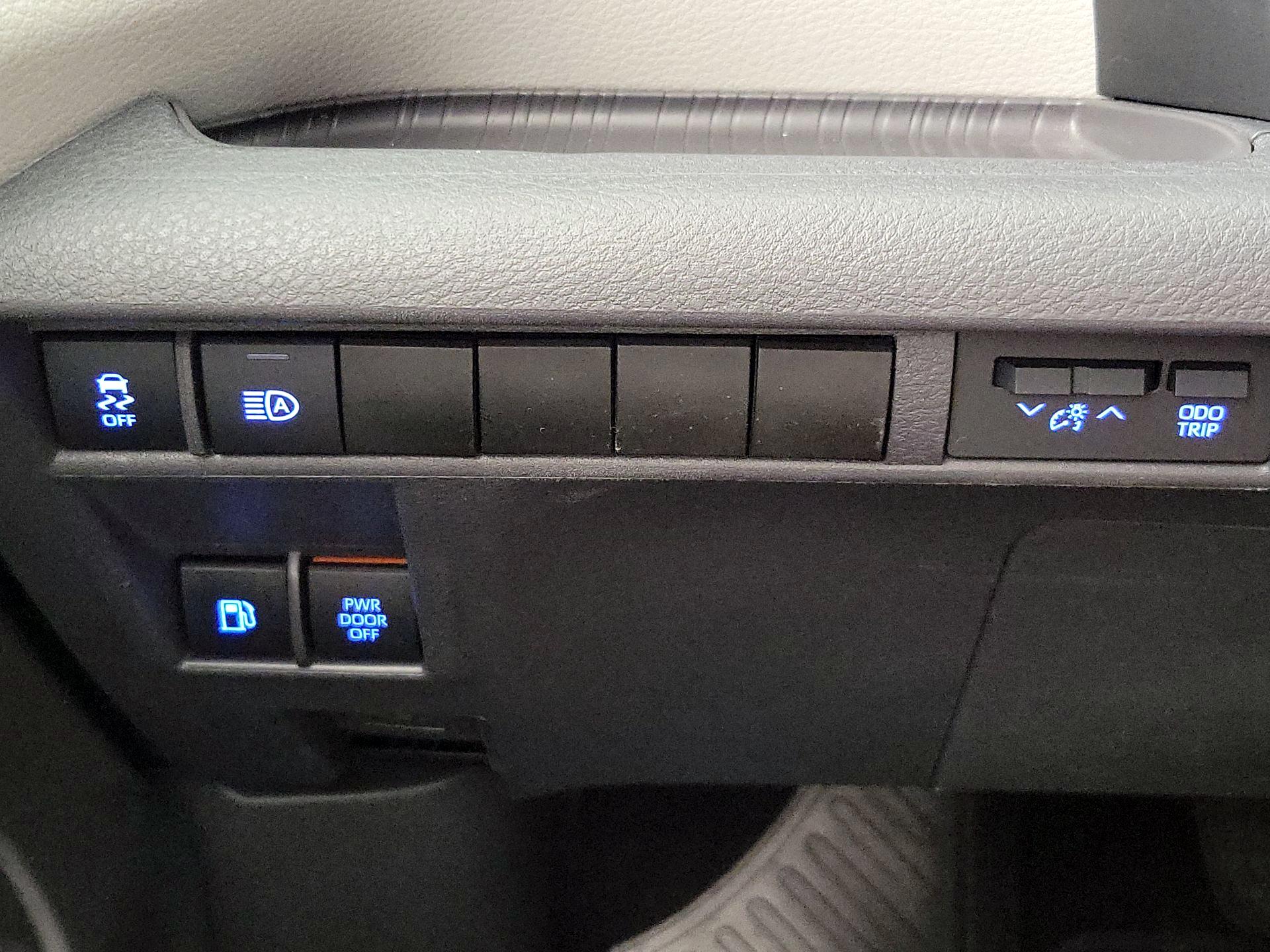 Thumbnail: 2021 Toyota Sienna - 13