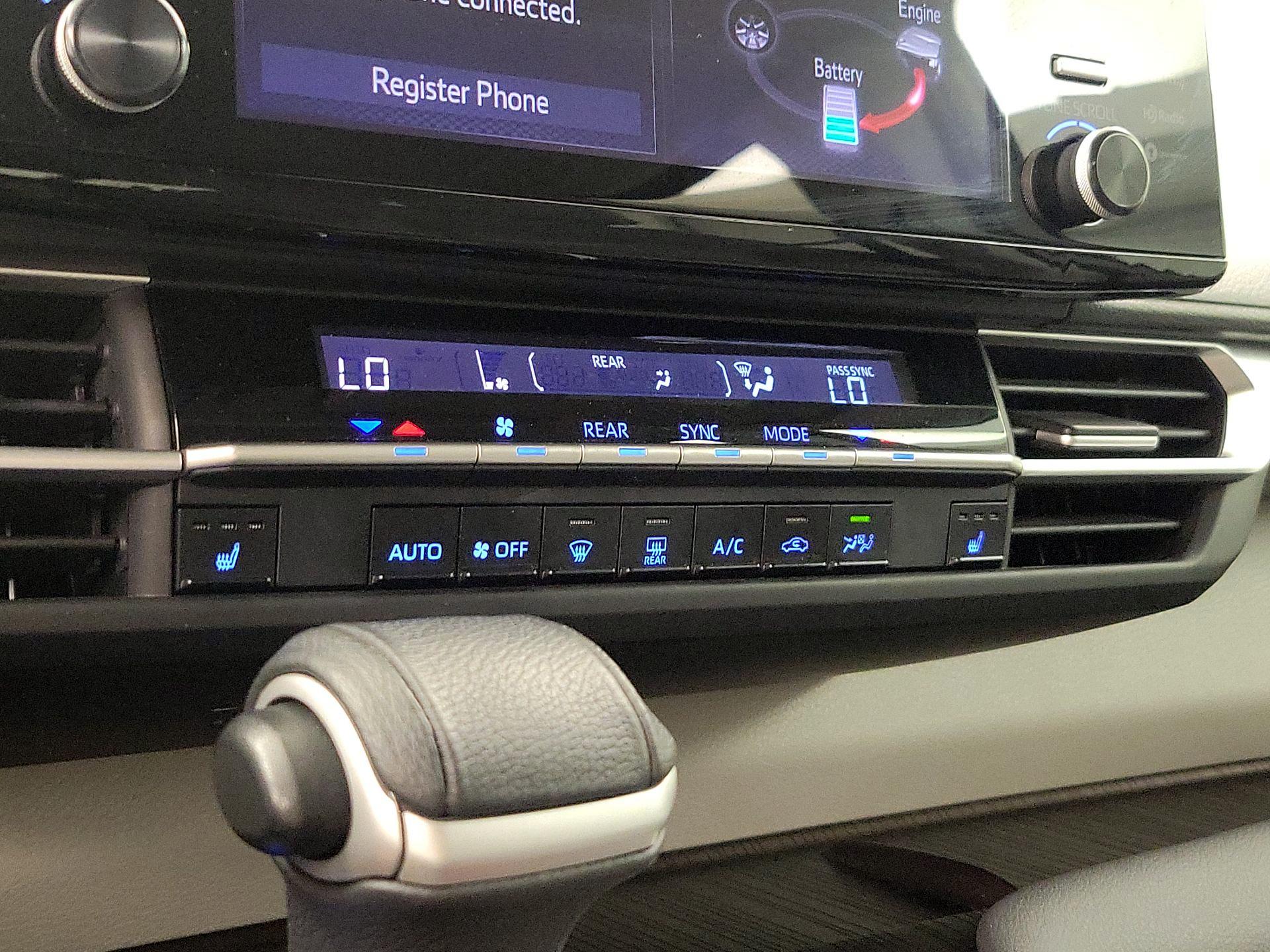 Thumbnail: 2021 Toyota Sienna - 16