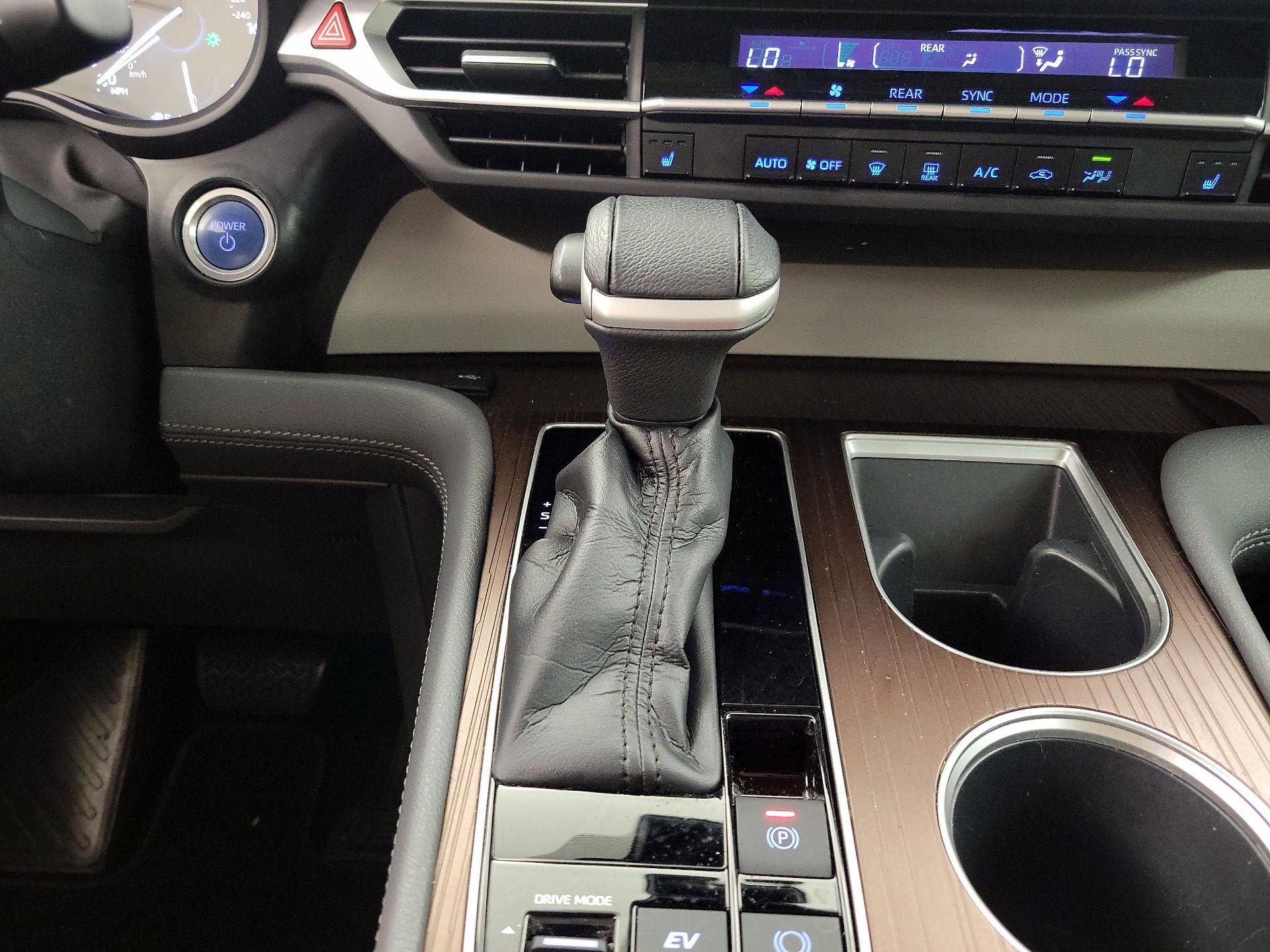 Thumbnail: 2021 Toyota Sienna - 17