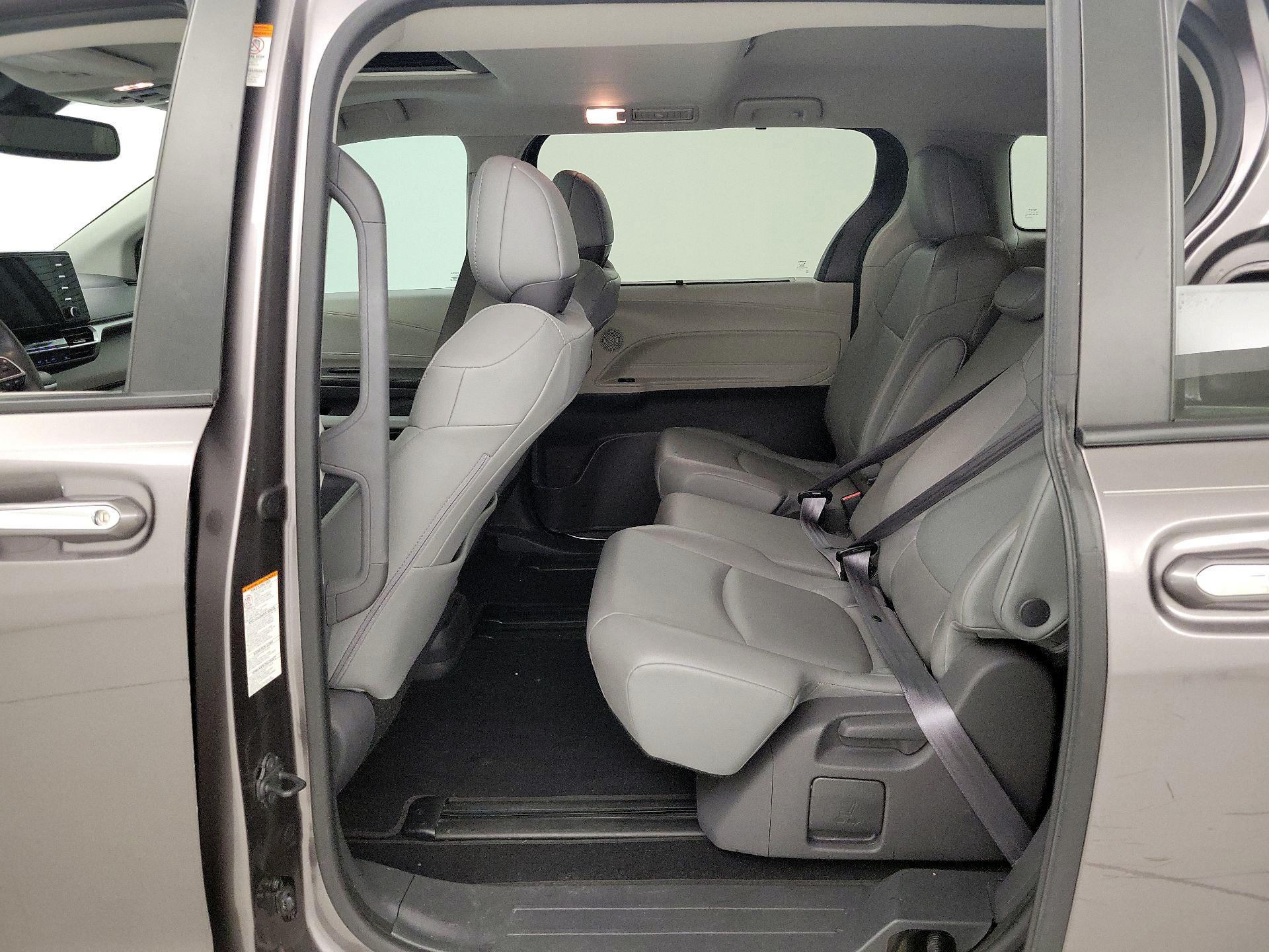 Thumbnail: 2021 Toyota Sienna - 20