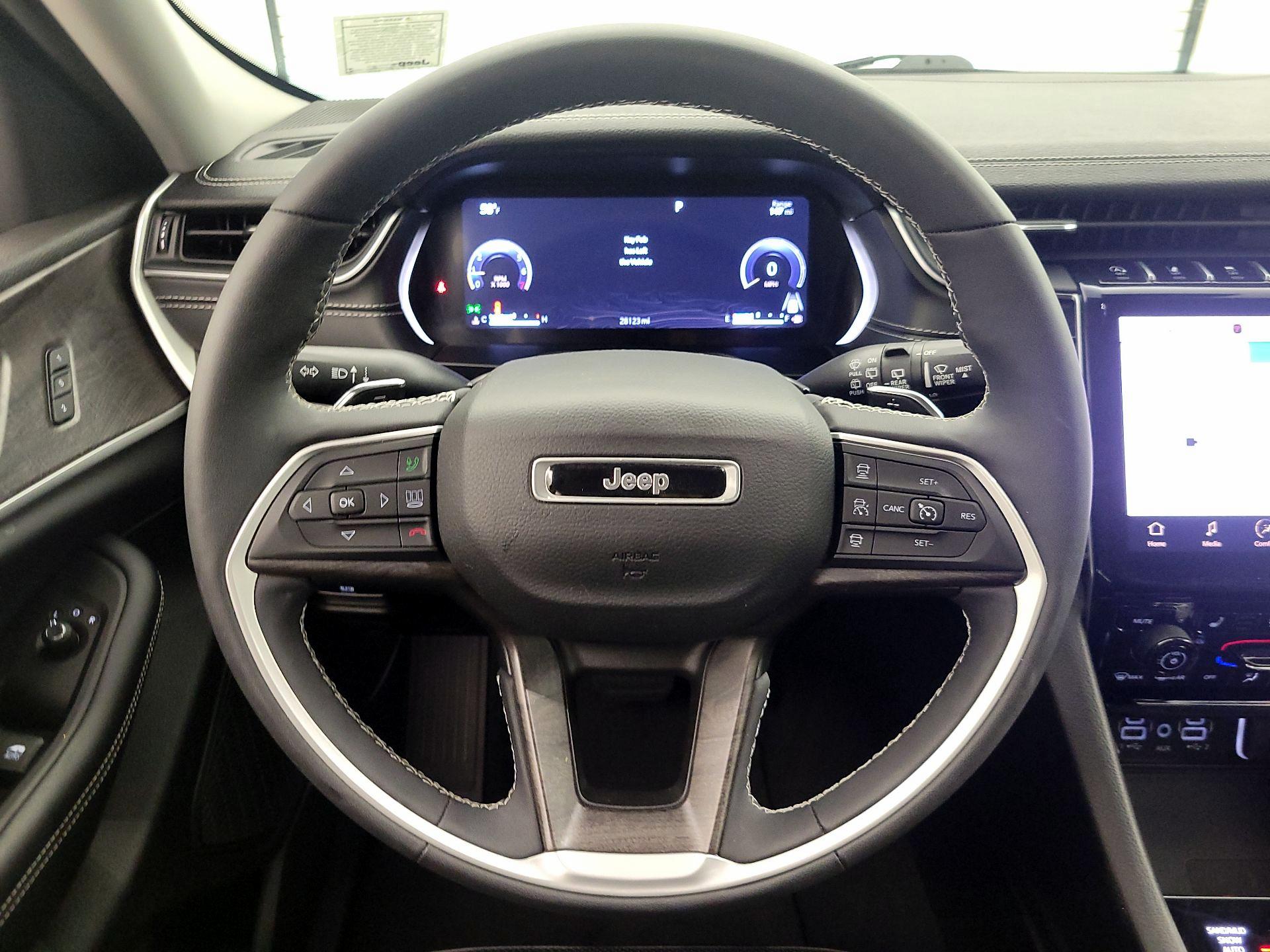 Thumbnail: 2023 Jeep Grand Cherokee - 10