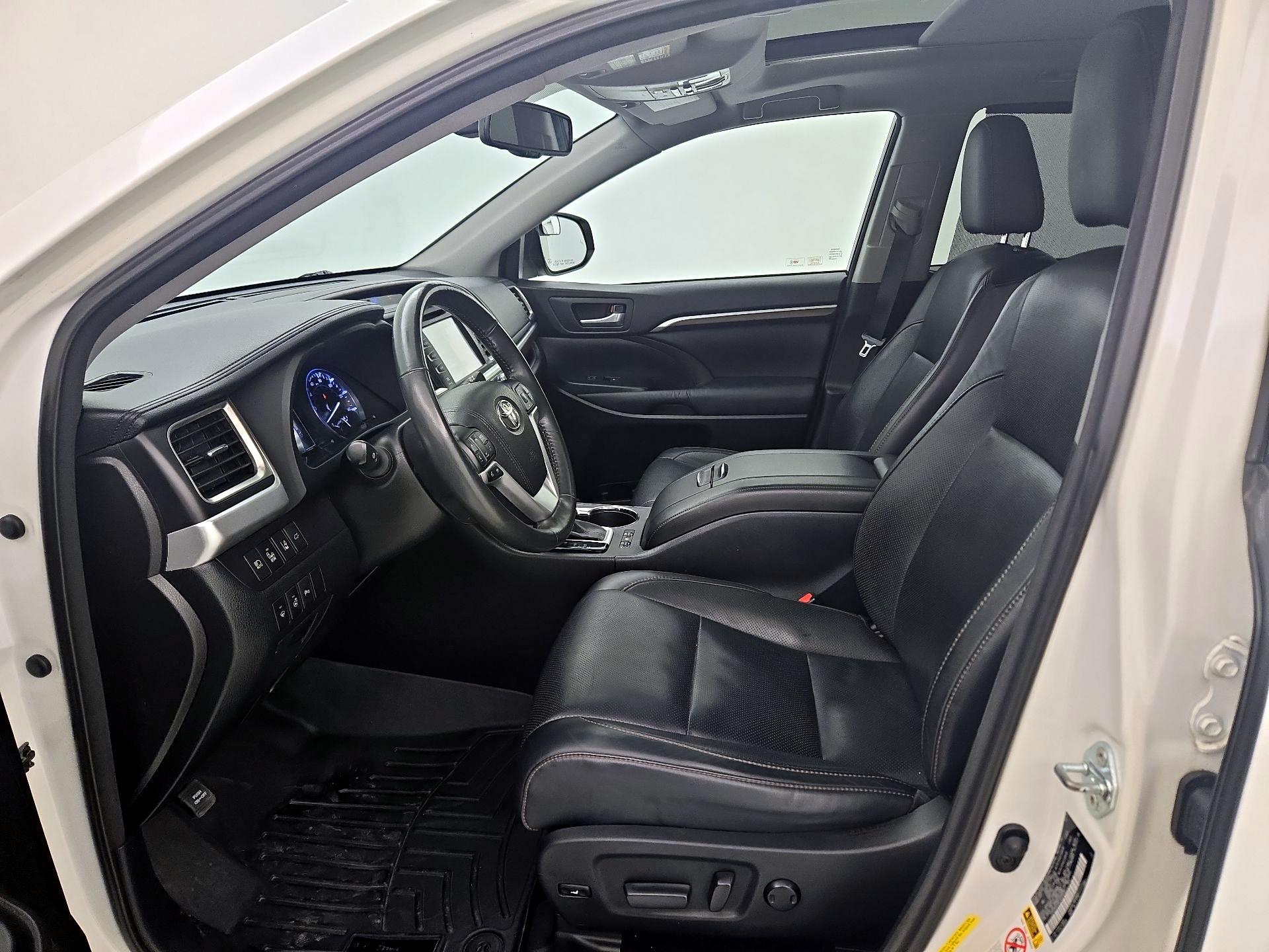 Thumbnail: 2015 Toyota Highlander - 11