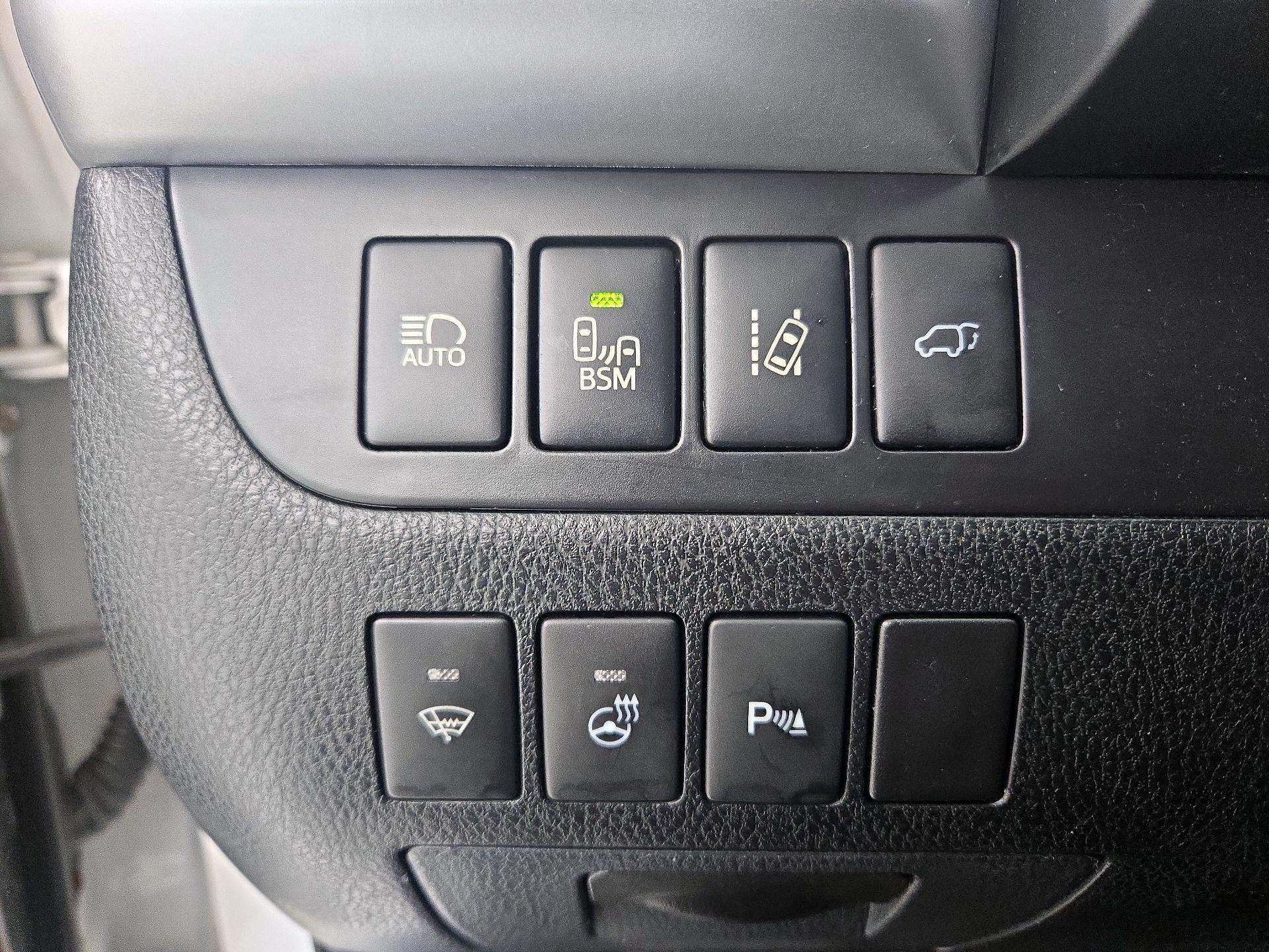 Thumbnail: 2015 Toyota Highlander - 13