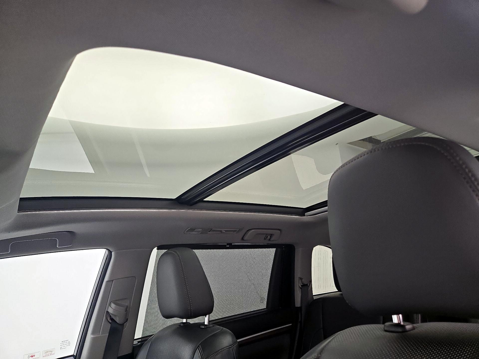 Thumbnail: 2015 Toyota Highlander - 19