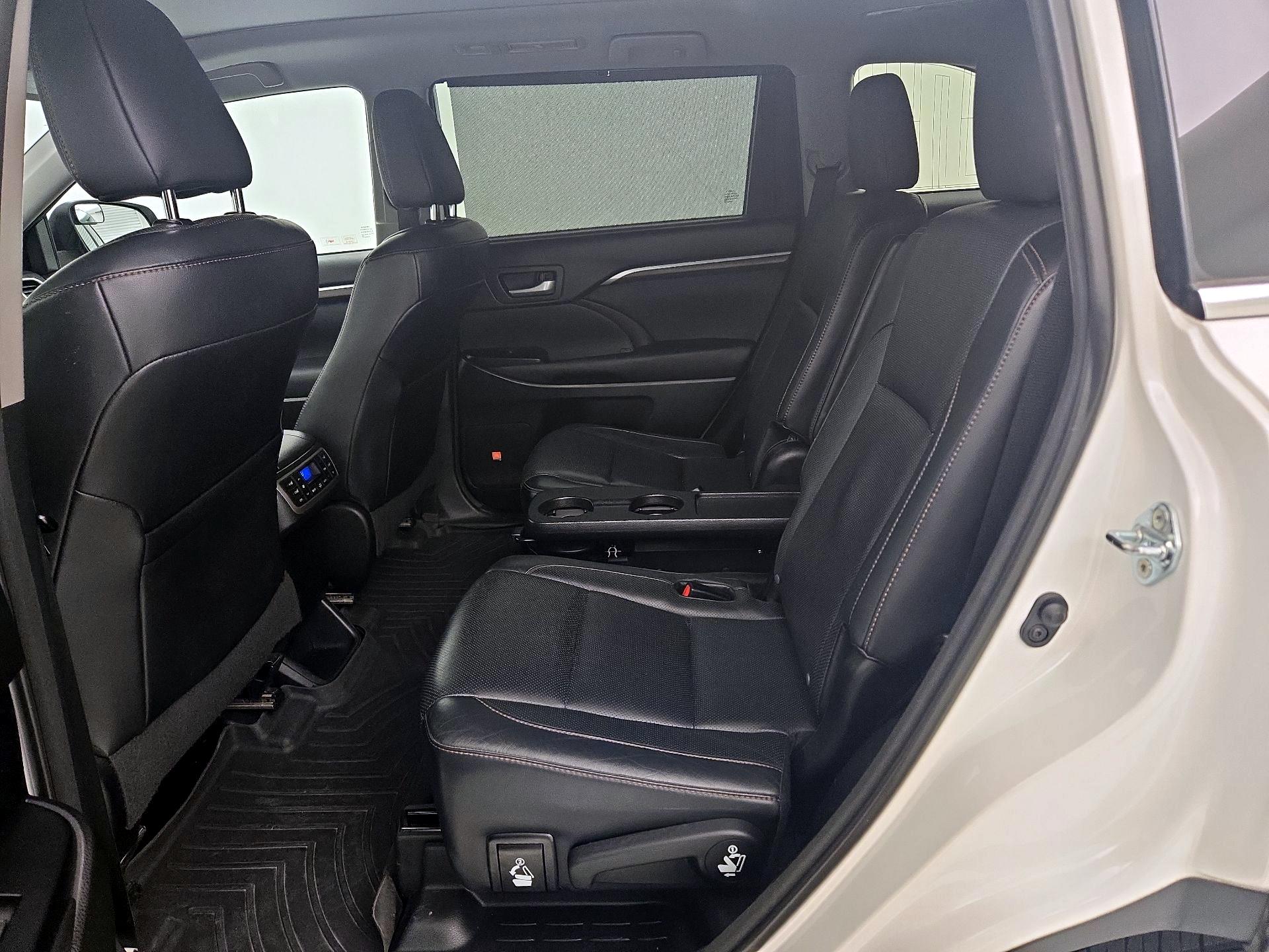 Thumbnail: 2015 Toyota Highlander - 20