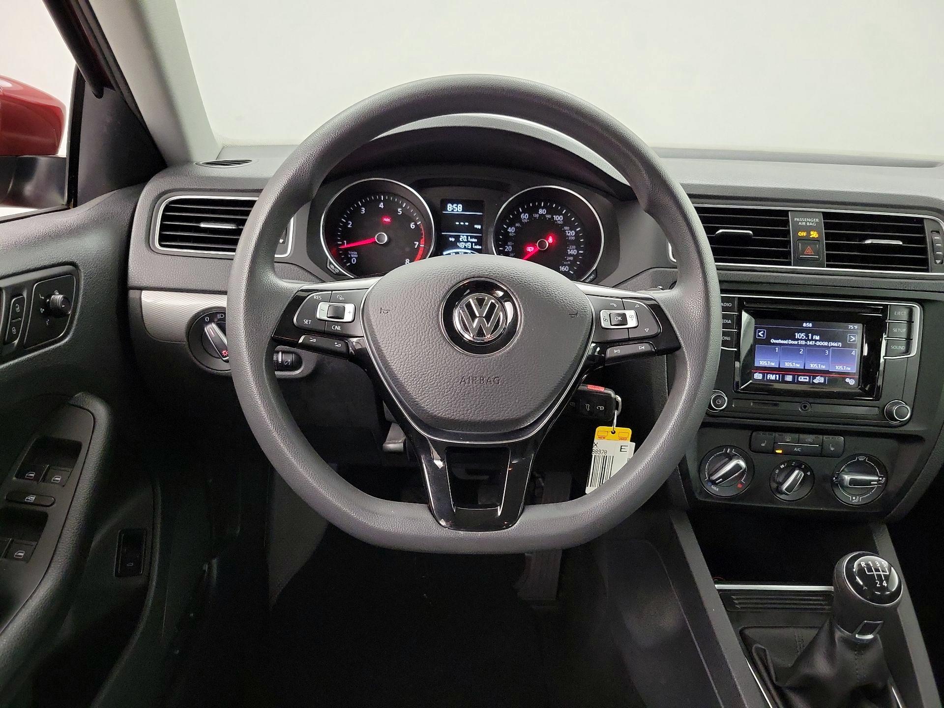 Thumbnail: 2017 Volkswagen Jetta - 10