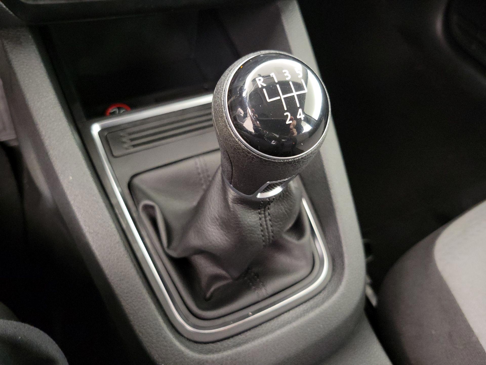 Thumbnail: 2017 Volkswagen Jetta - 17