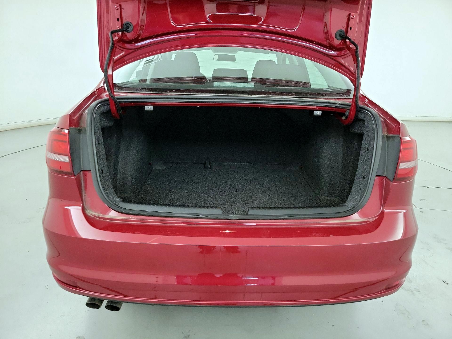 Thumbnail: 2017 Volkswagen Jetta - 20