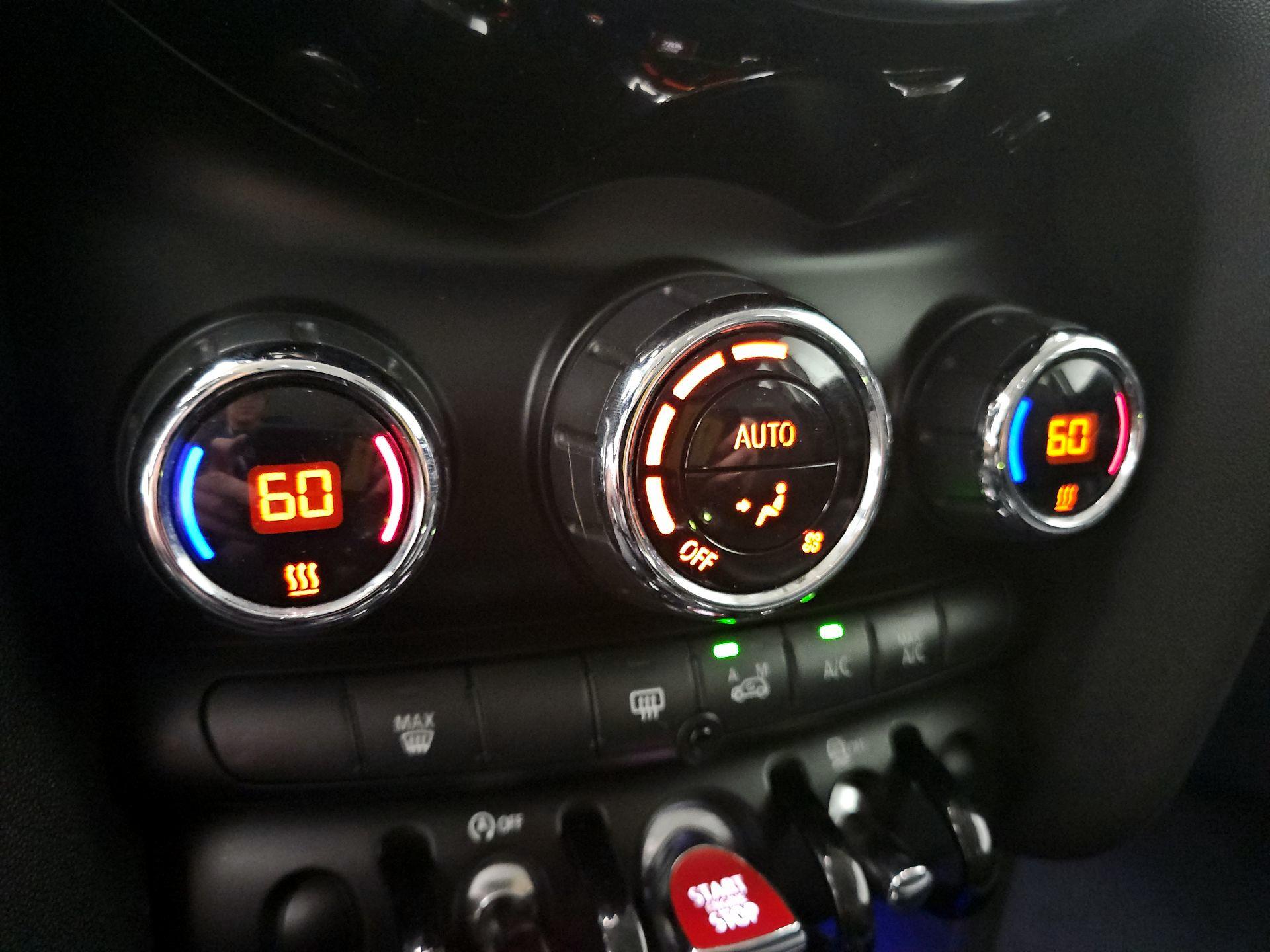 Thumbnail: 2015 MINI Cooper Hardtop - 15